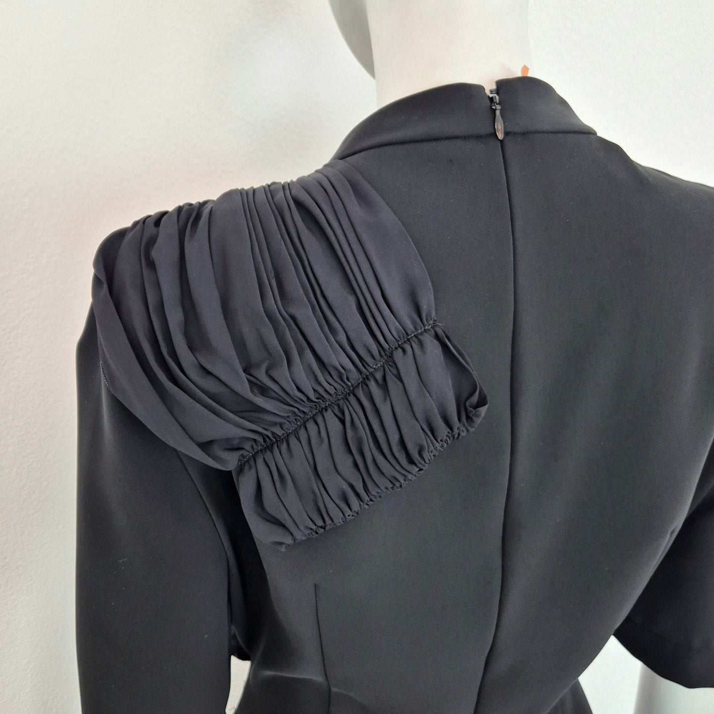 Prada | Abito nero con drappeggio