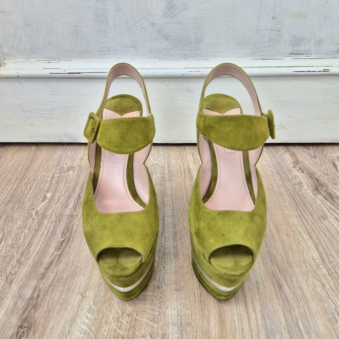 Miu Miu | Sandali con zeppa suede verde pistacchio