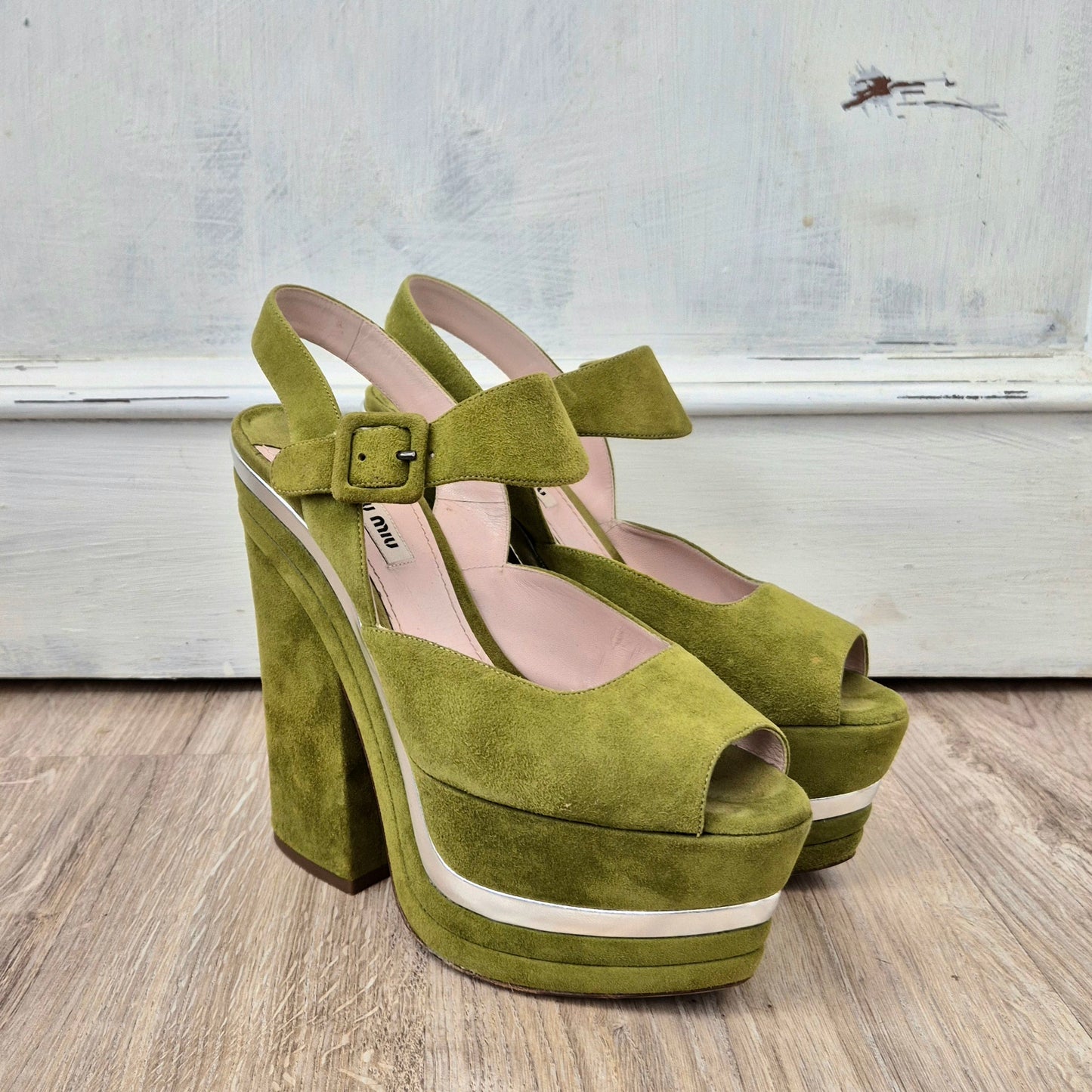 Miu Miu | Sandali con zeppa suede verde pistacchio