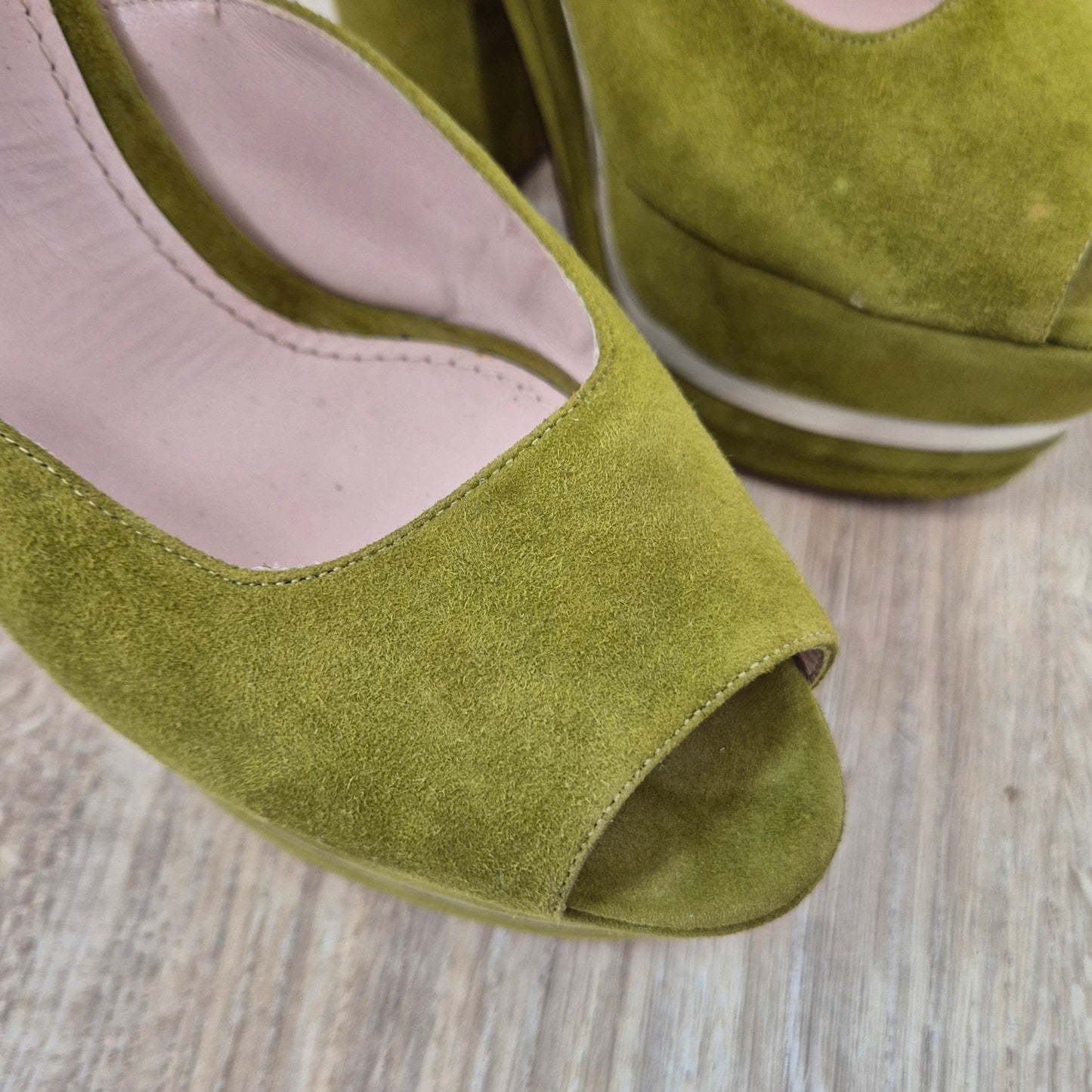 Miu Miu | Sandali con zeppa suede verde pistacchio