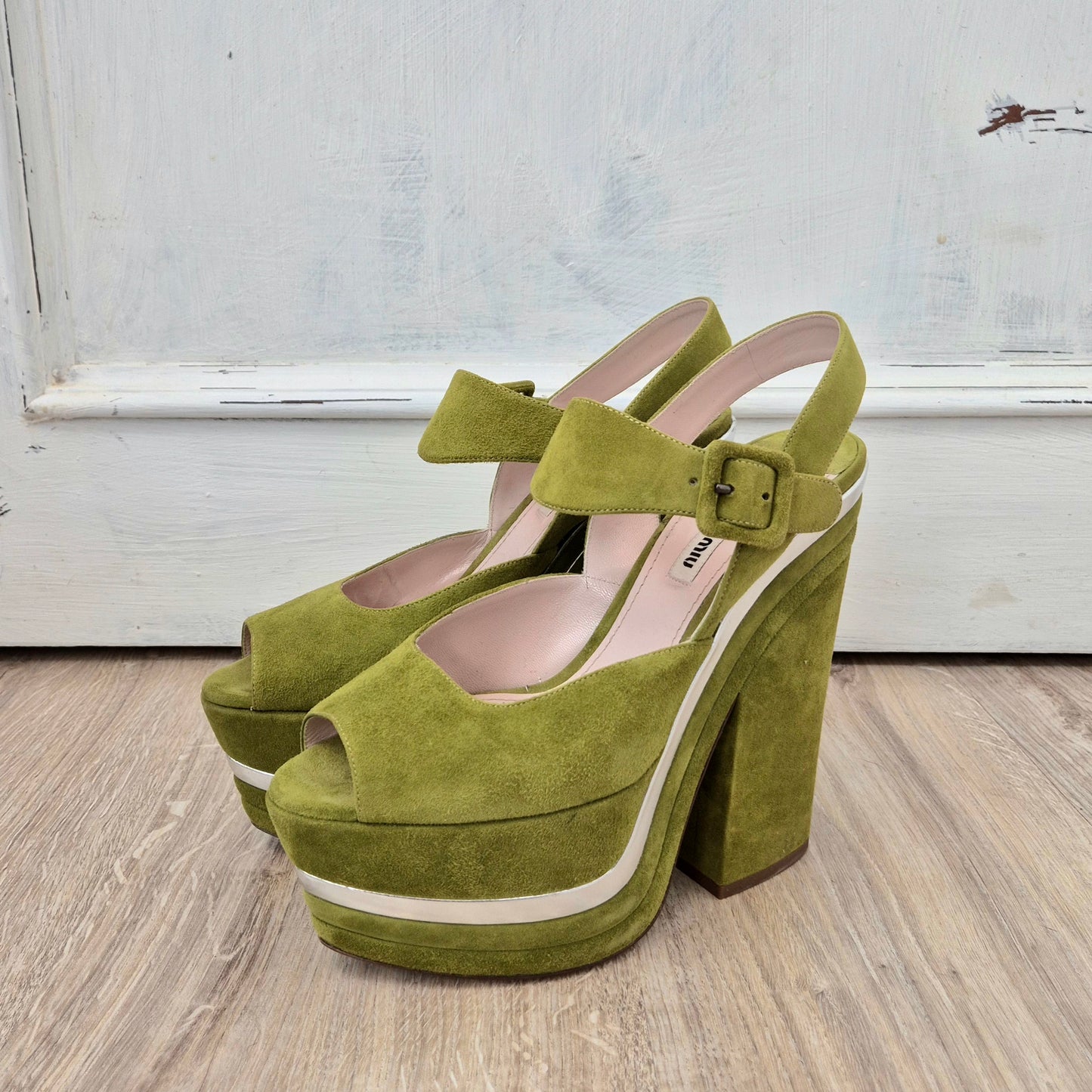 Miu Miu | Sandali con zeppa suede verde pistacchio