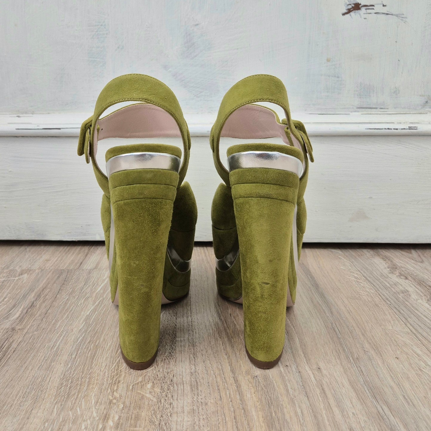 Miu Miu | Sandali con zeppa suede verde pistacchio