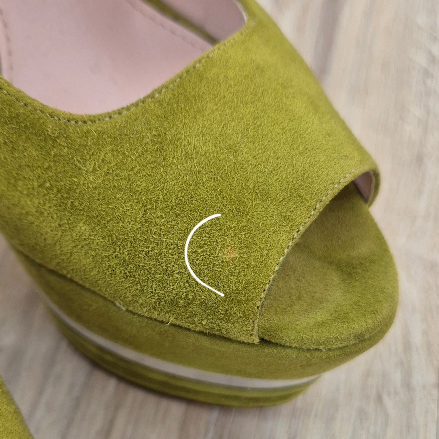 Miu Miu | Sandali con zeppa suede verde pistacchio