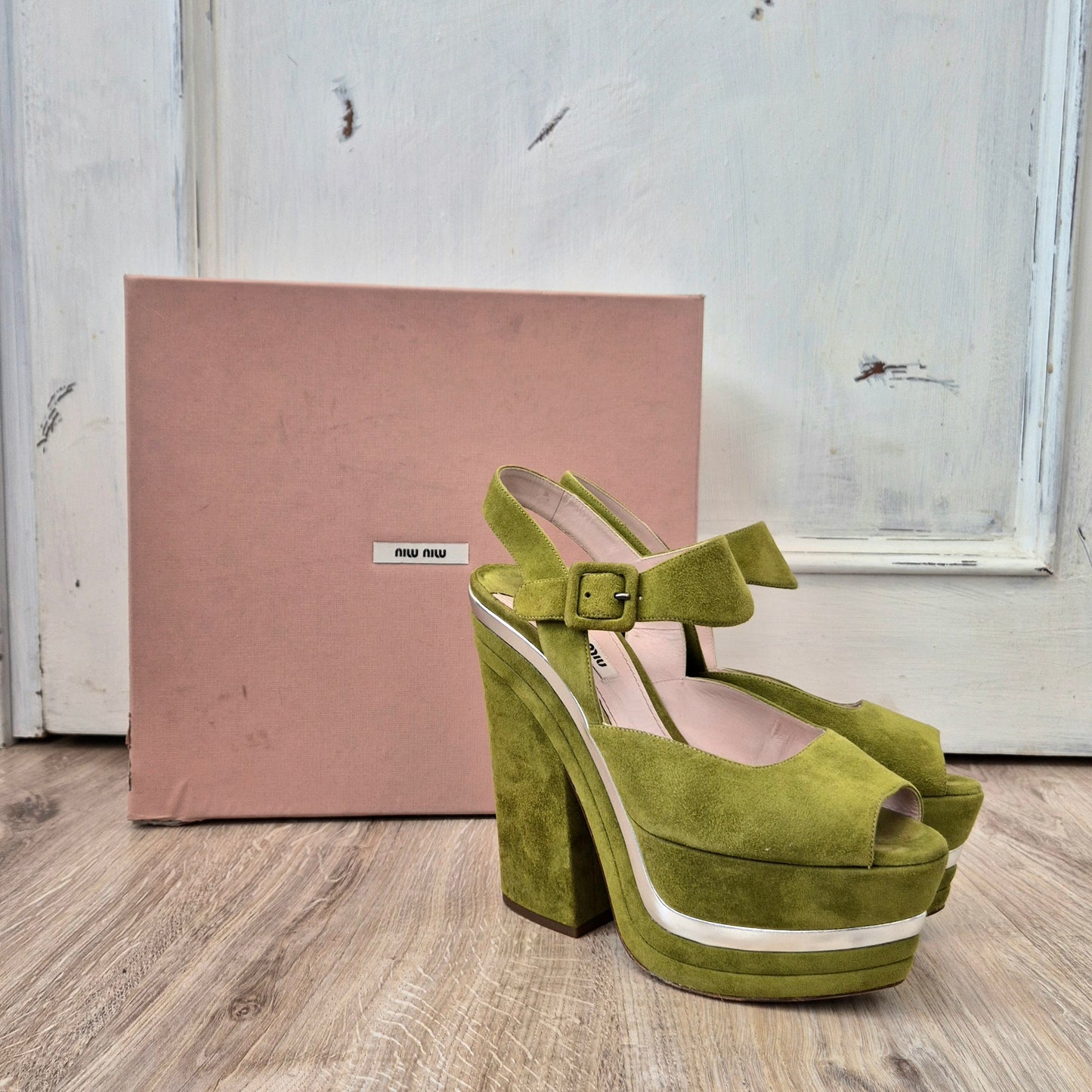 Miu Miu | Sandali con zeppa suede verde pistacchio