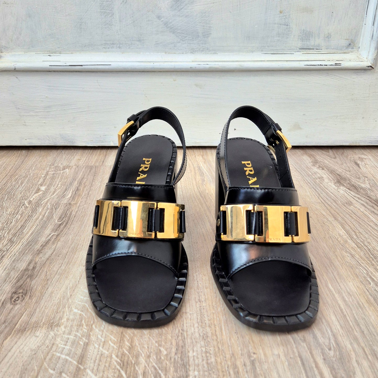 Prada | Sandali in vitello spazzolato nero con tacco largo