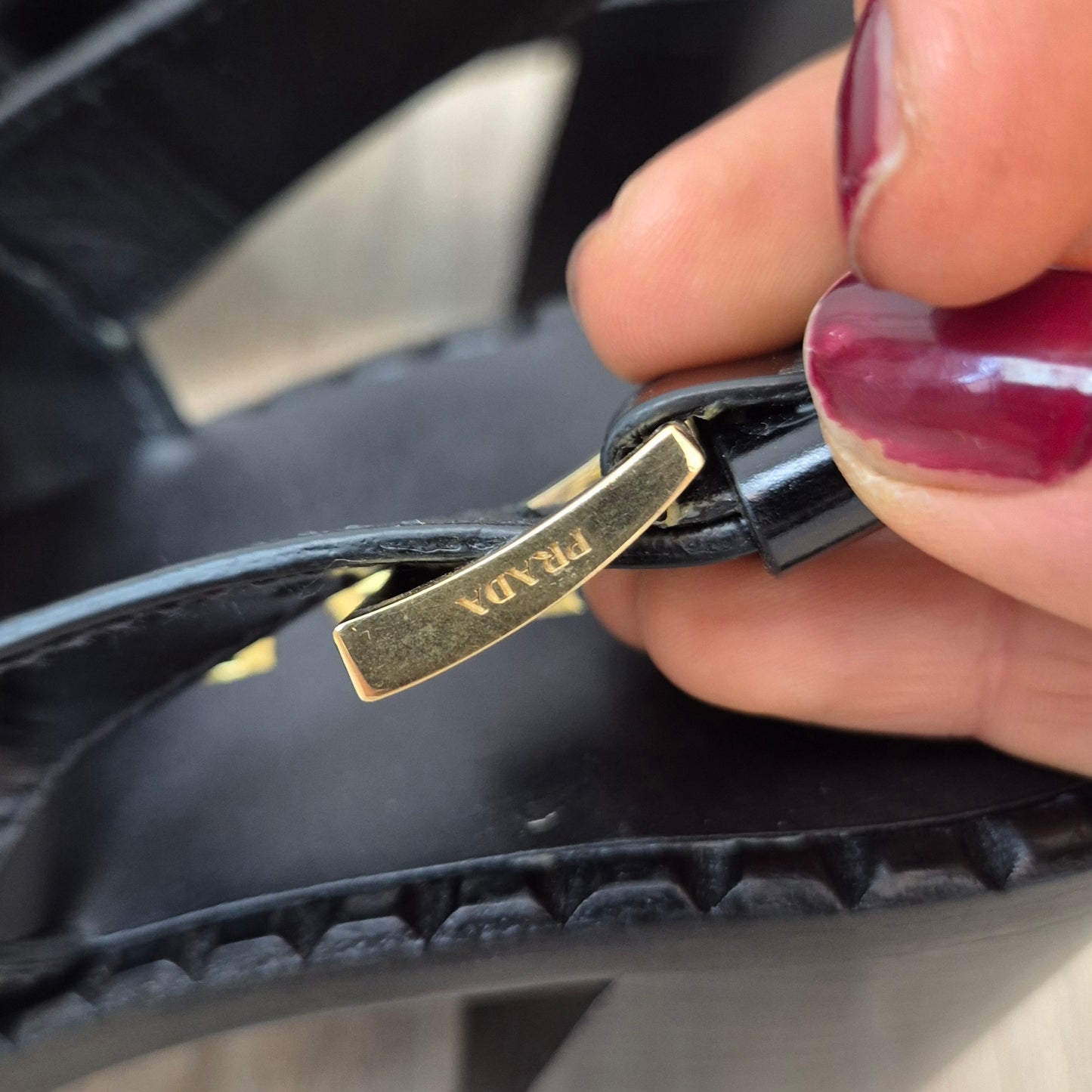 Prada | Sandali in vitello spazzolato nero con tacco largo