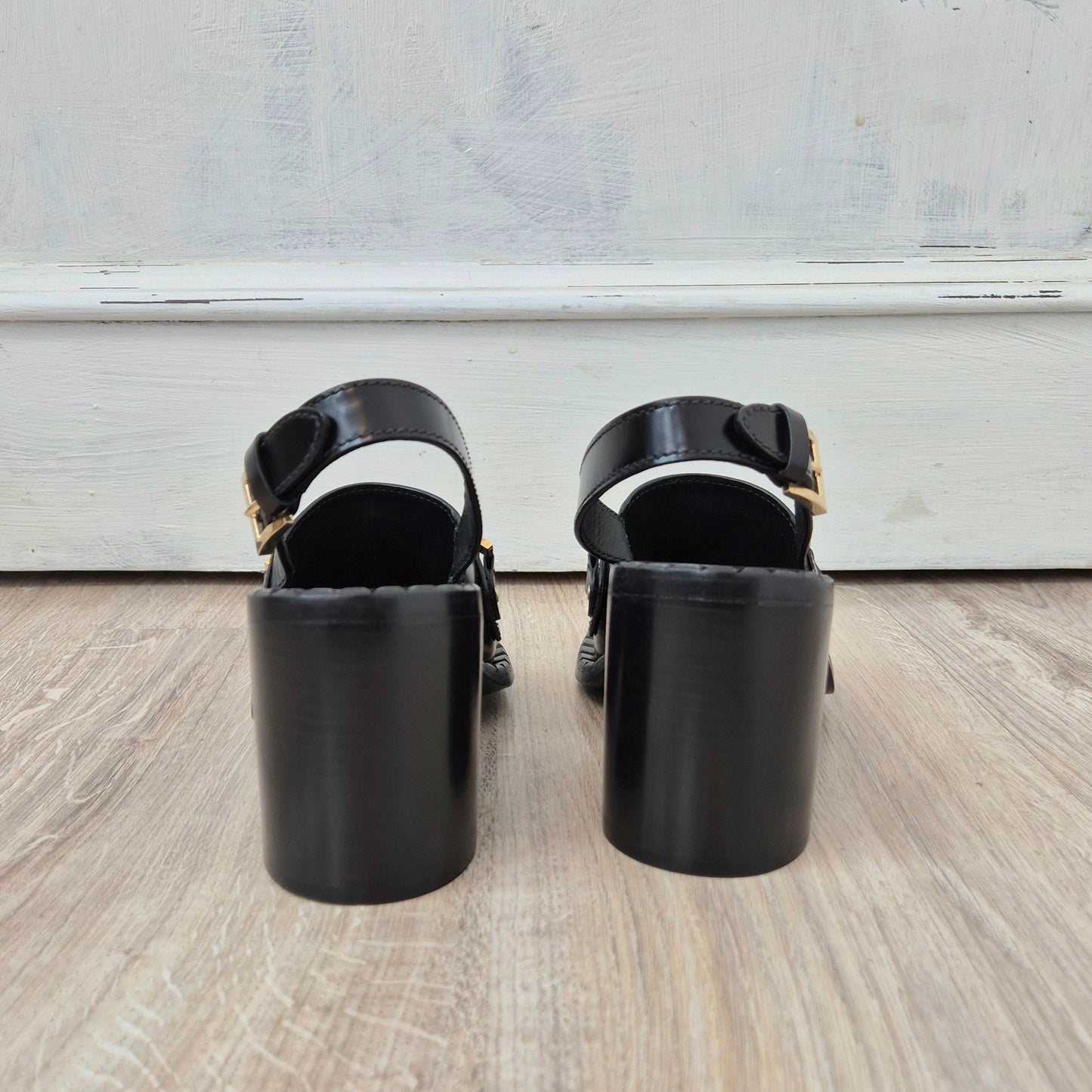 Prada | Sandali in vitello spazzolato nero con tacco largo