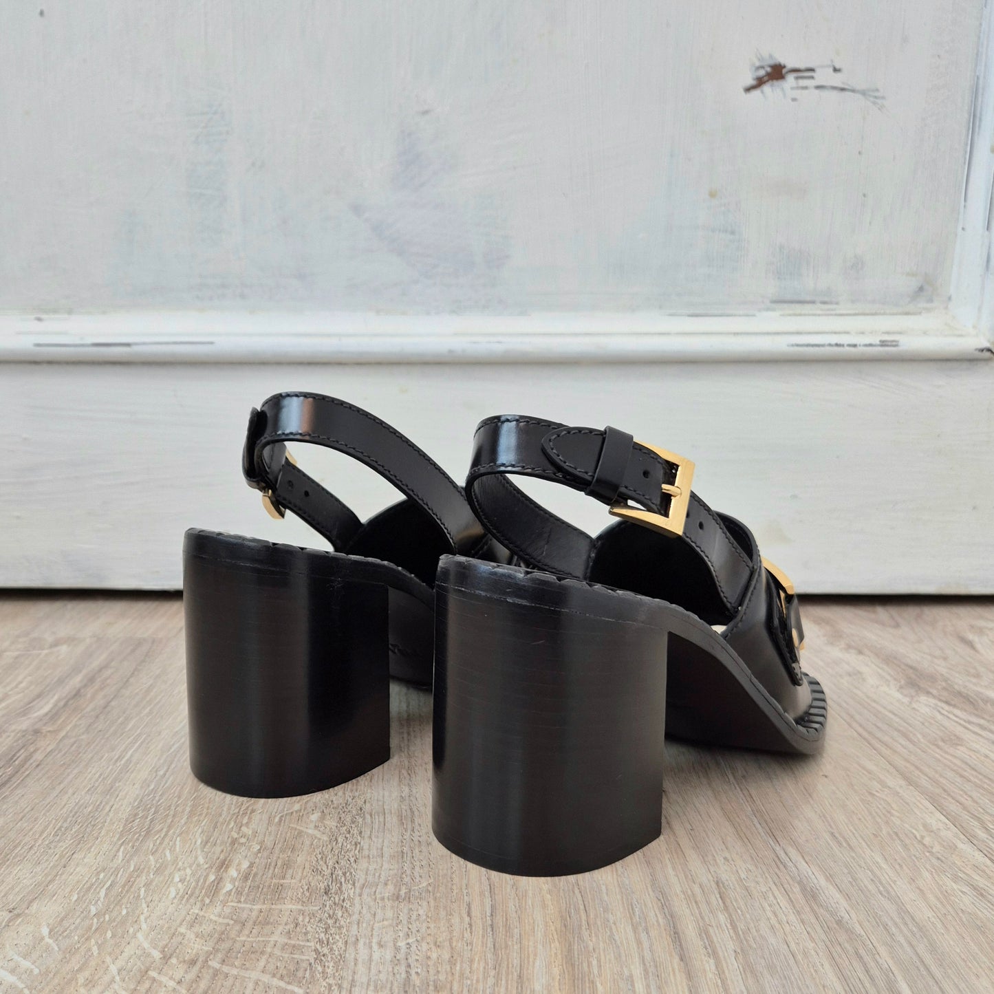 Prada | Sandali in vitello spazzolato nero con tacco largo