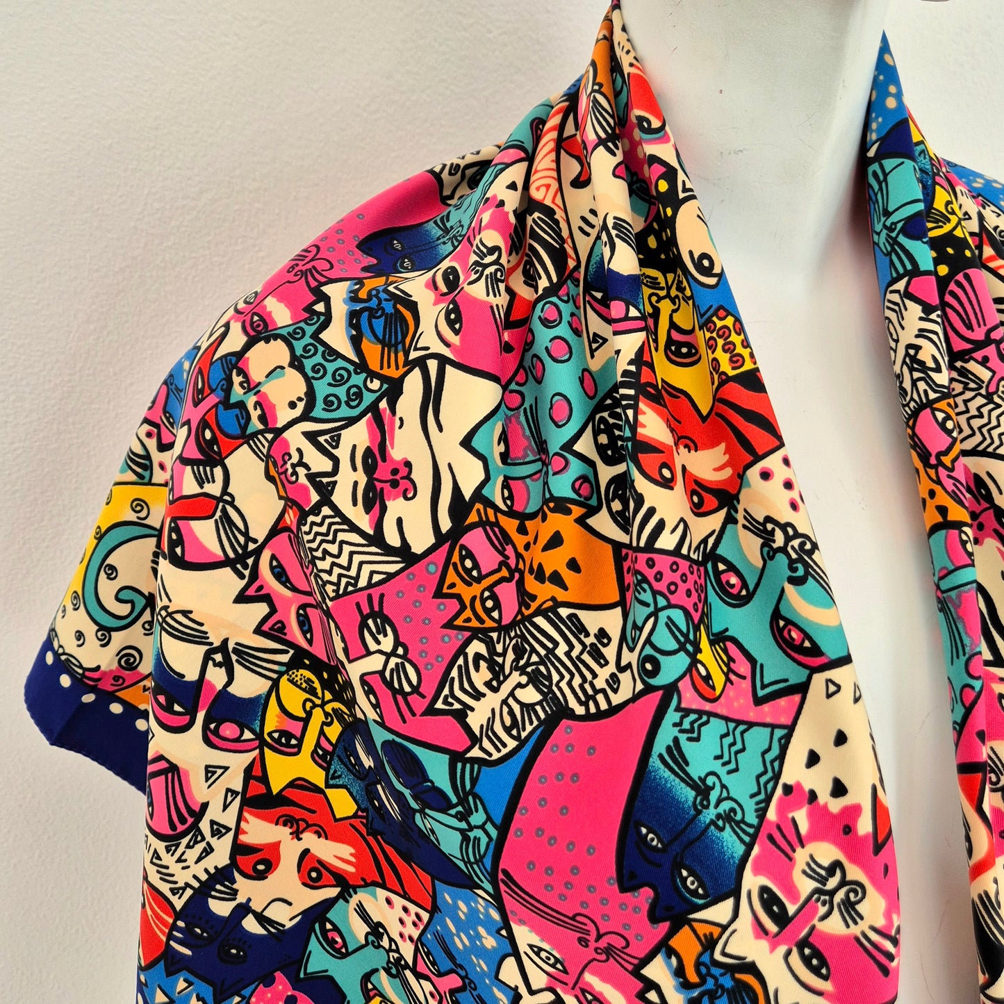 Miu Miu x Luxottica |Foulard in pura seta con gattini