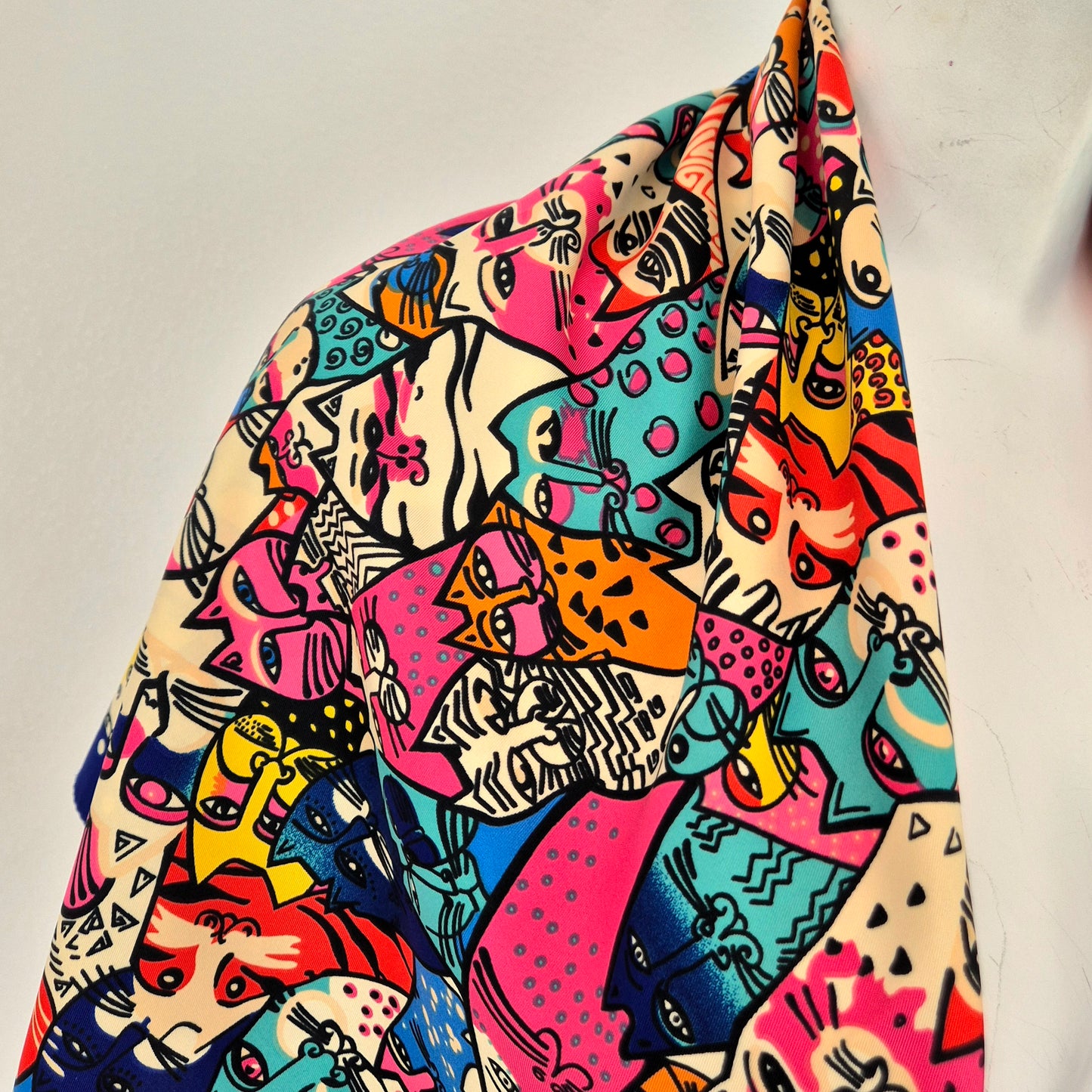 Miu Miu x Luxottica |Foulard in pura seta con gattini