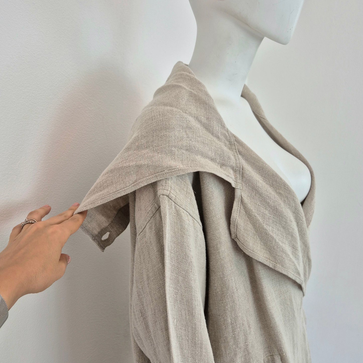 Ko and Co | Giacca ampia in lino beige con cappuccio