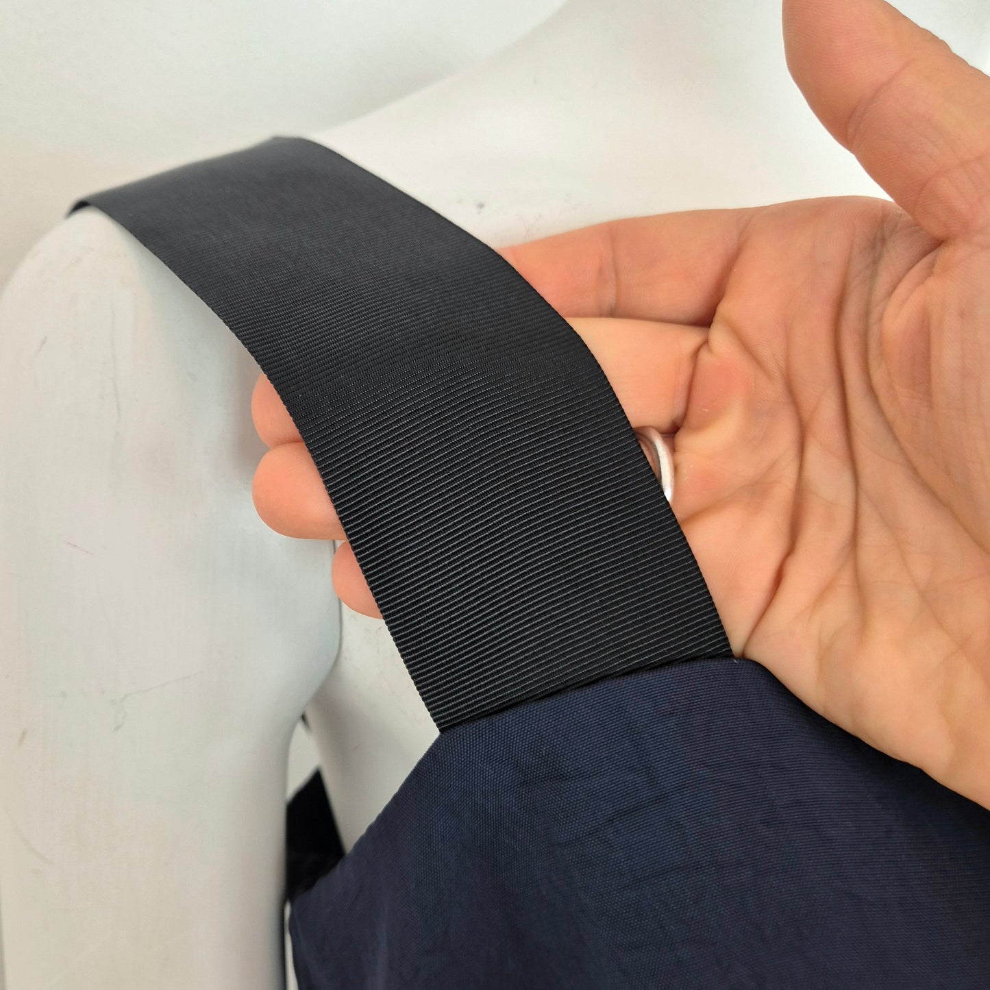 Issey Miyake | Abito blu con elastici