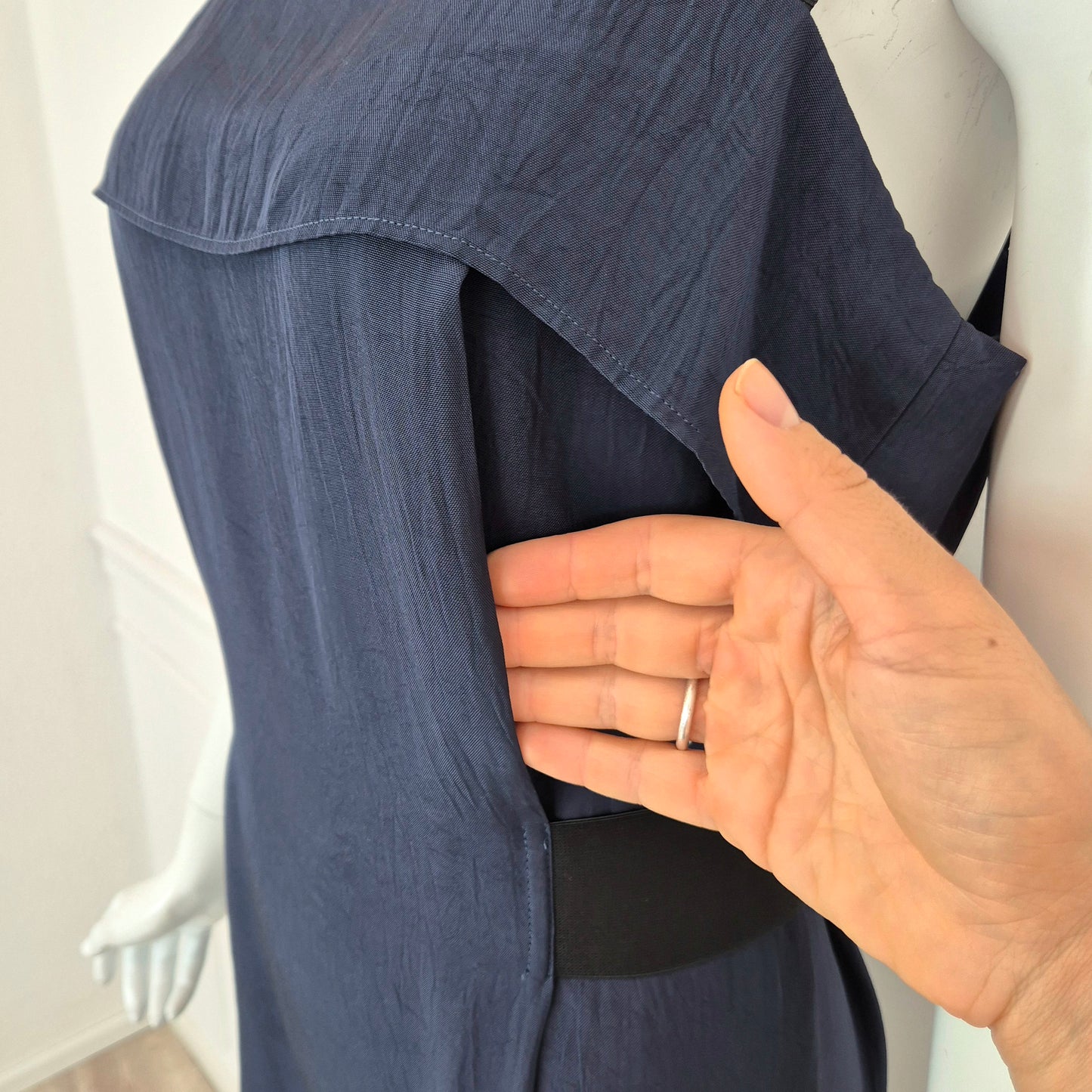 Issey Miyake | Abito blu con elastici
