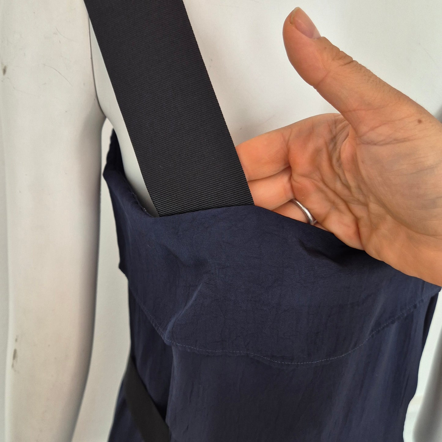 Issey Miyake | Abito blu con elastici