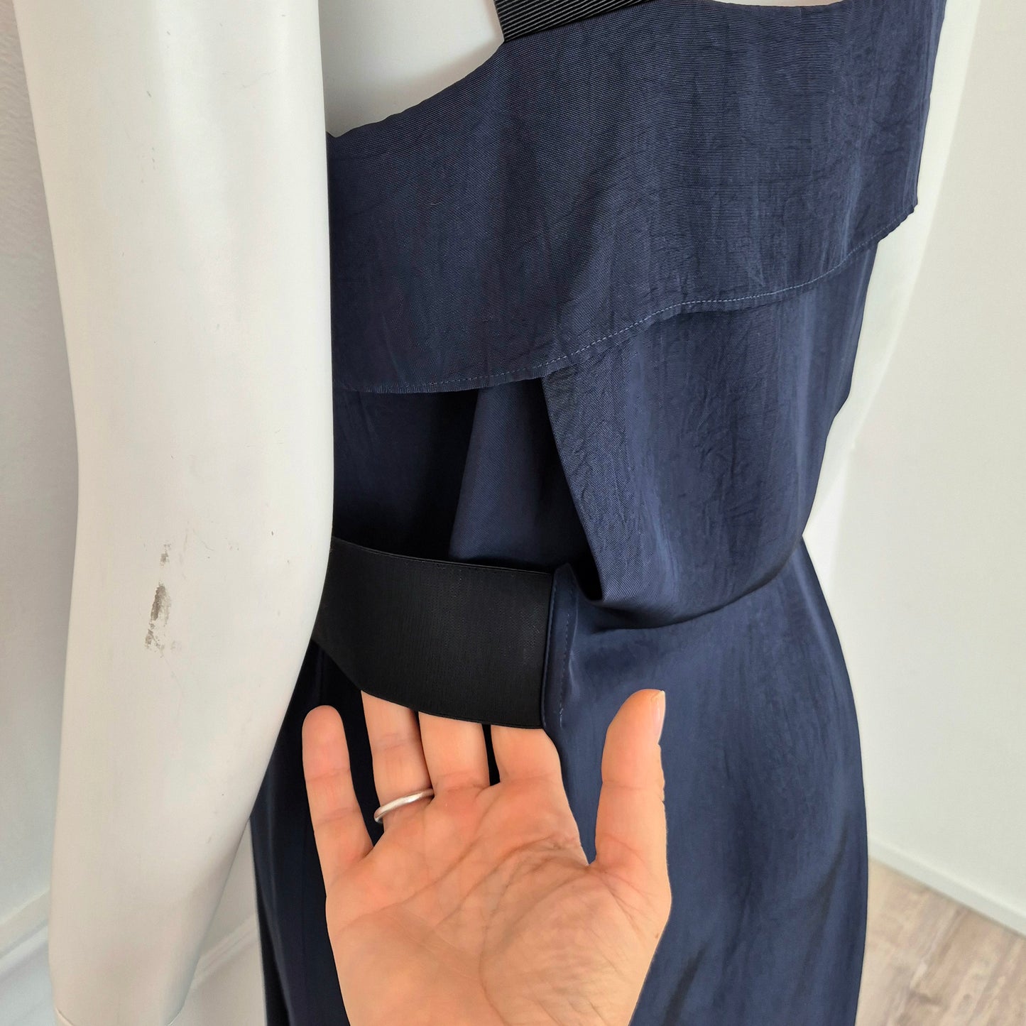 Issey Miyake | Abito blu con elastici