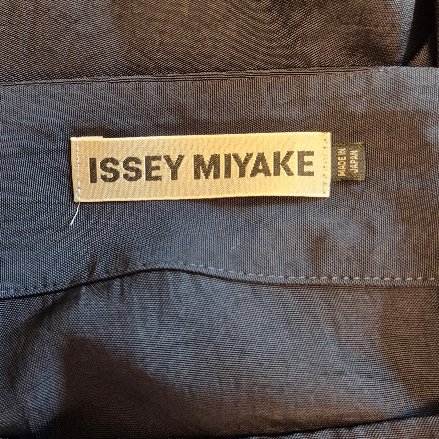 Issey Miyake | Abito blu con elastici