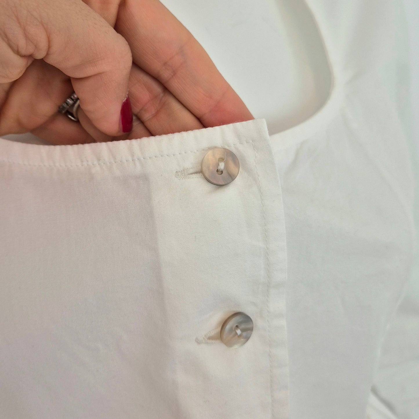 Romeo Gigli | Camicia bianca con balza e scollo quadrato