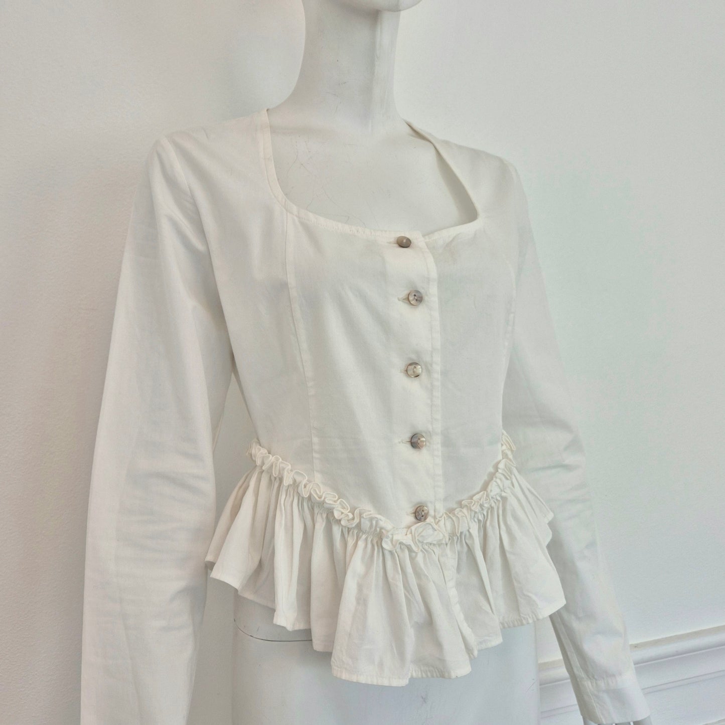 Romeo Gigli | Camicia bianca con balza e scollo quadrato