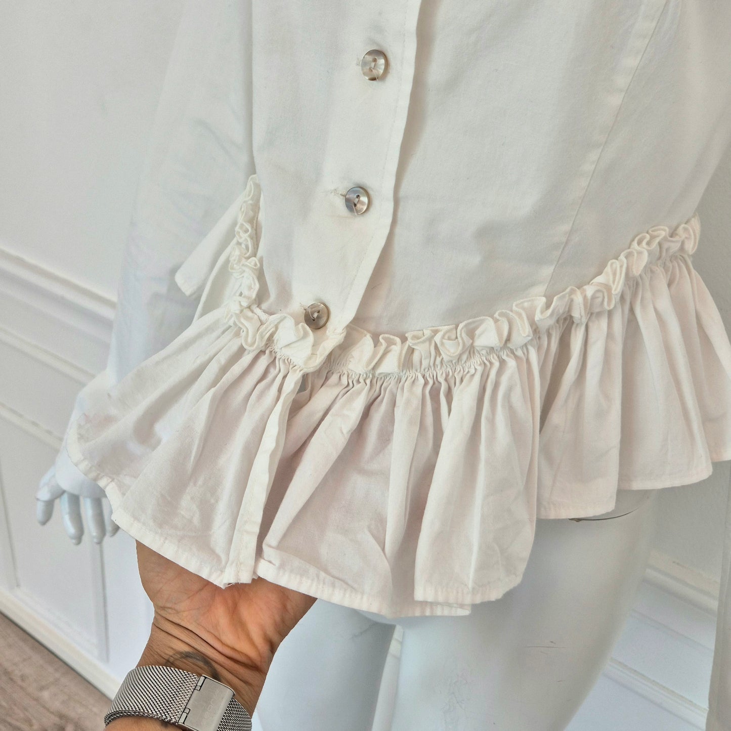 Romeo Gigli | Camicia bianca con balza e scollo quadrato