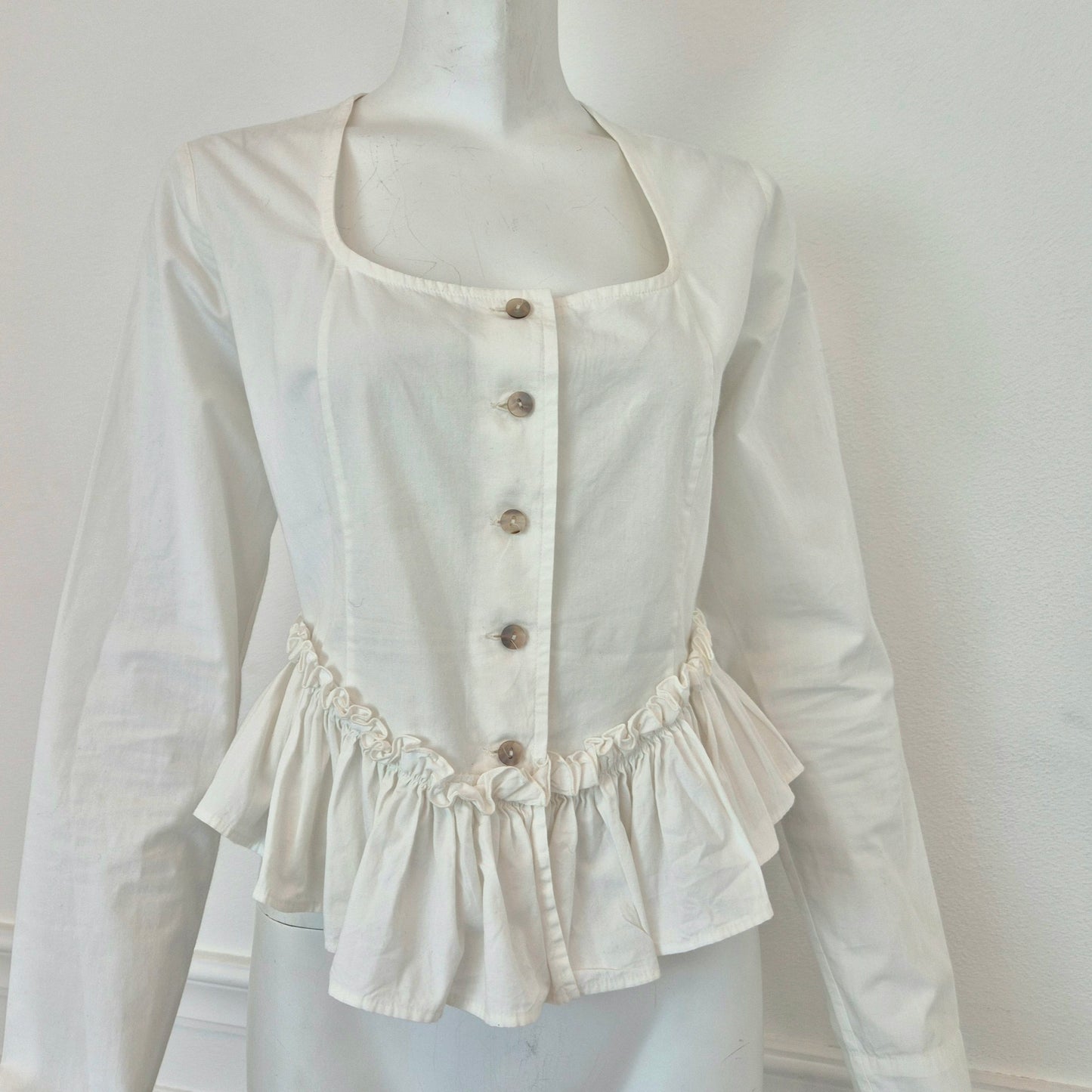 Romeo Gigli | Camicia bianca con balza e scollo quadrato