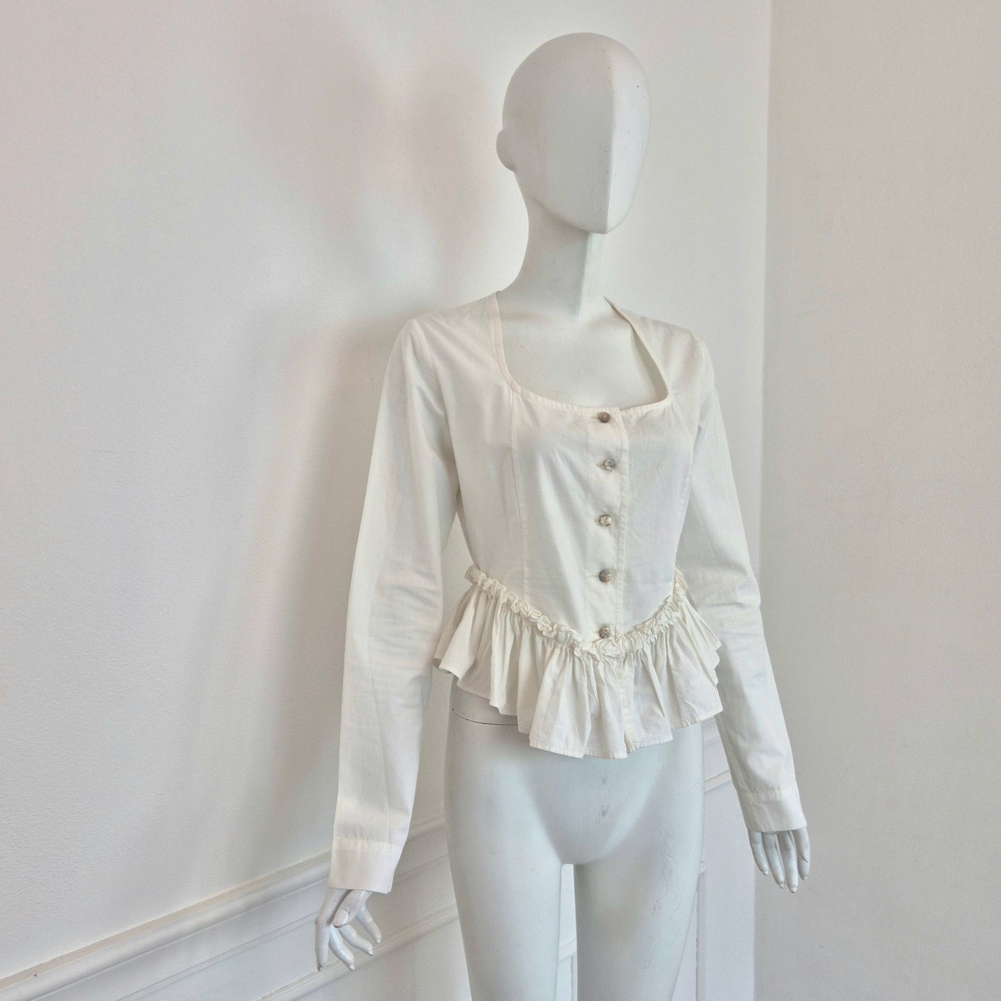 Romeo Gigli | Camicia bianca con balza e scollo quadrato