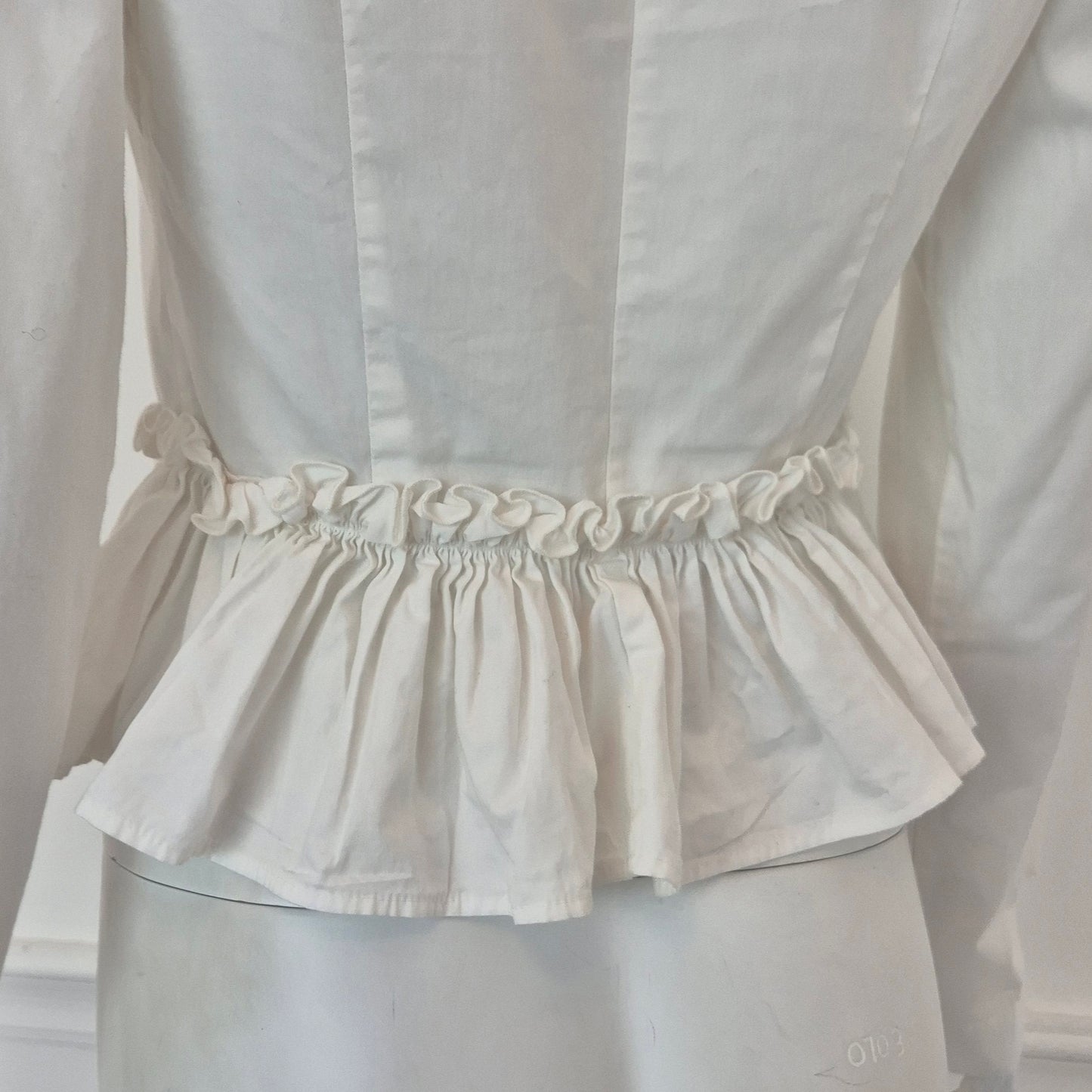 Romeo Gigli | Camicia bianca con balza e scollo quadrato