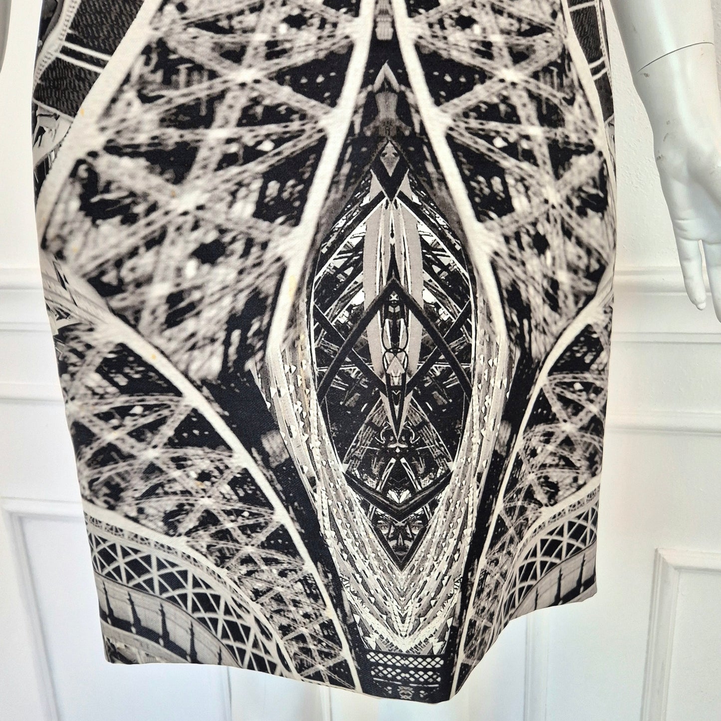 Alexander McQueen | Abito Eiffel Tower print SS 2009
