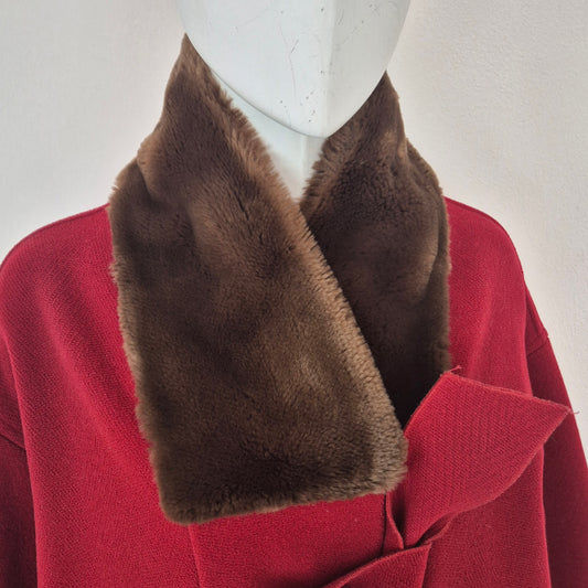 Romeo Gigli | Giaccone rosso con fiocchi e collo in ecopelliccia