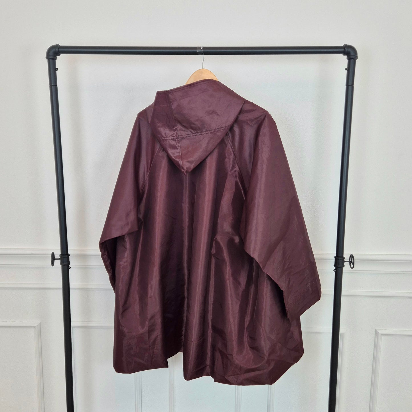 Romeo Gigli | Impermeabile oversize melanzana con cappuccio