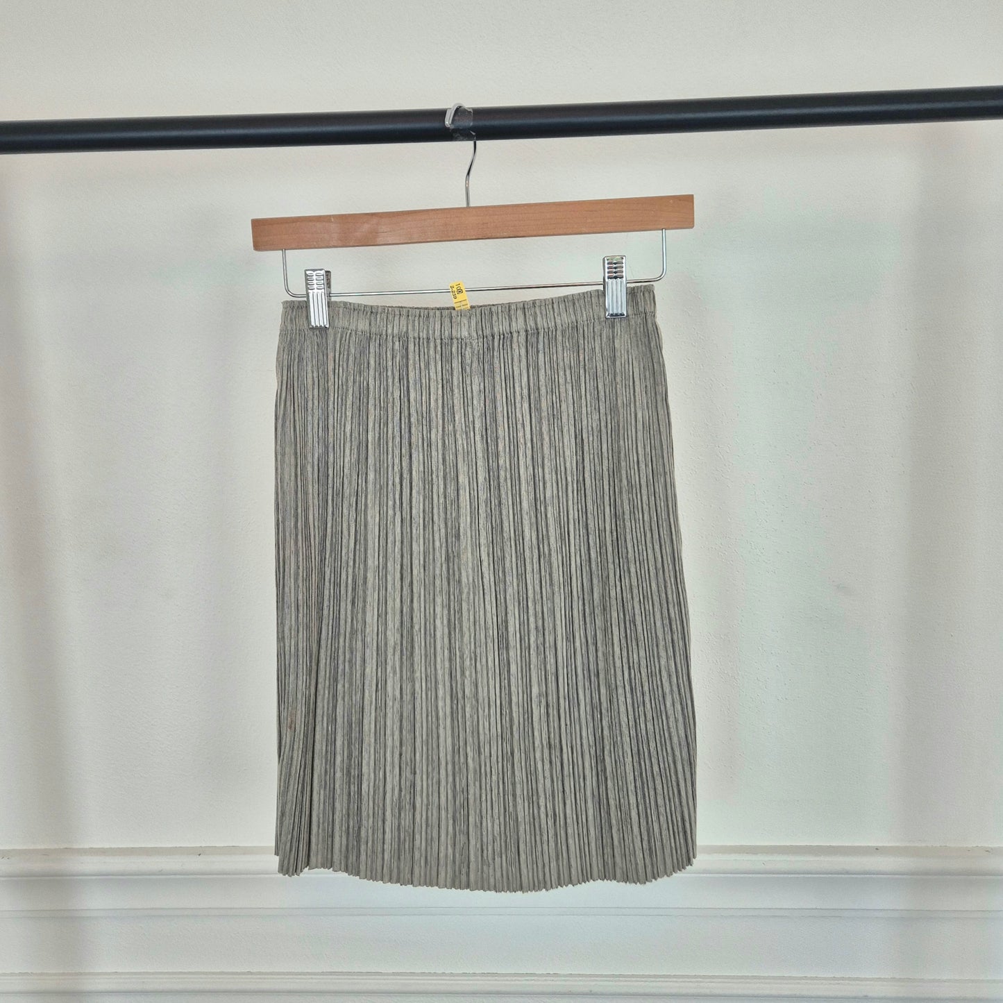 Pleats Please Issey Miyake | Gonna grigia plissettata