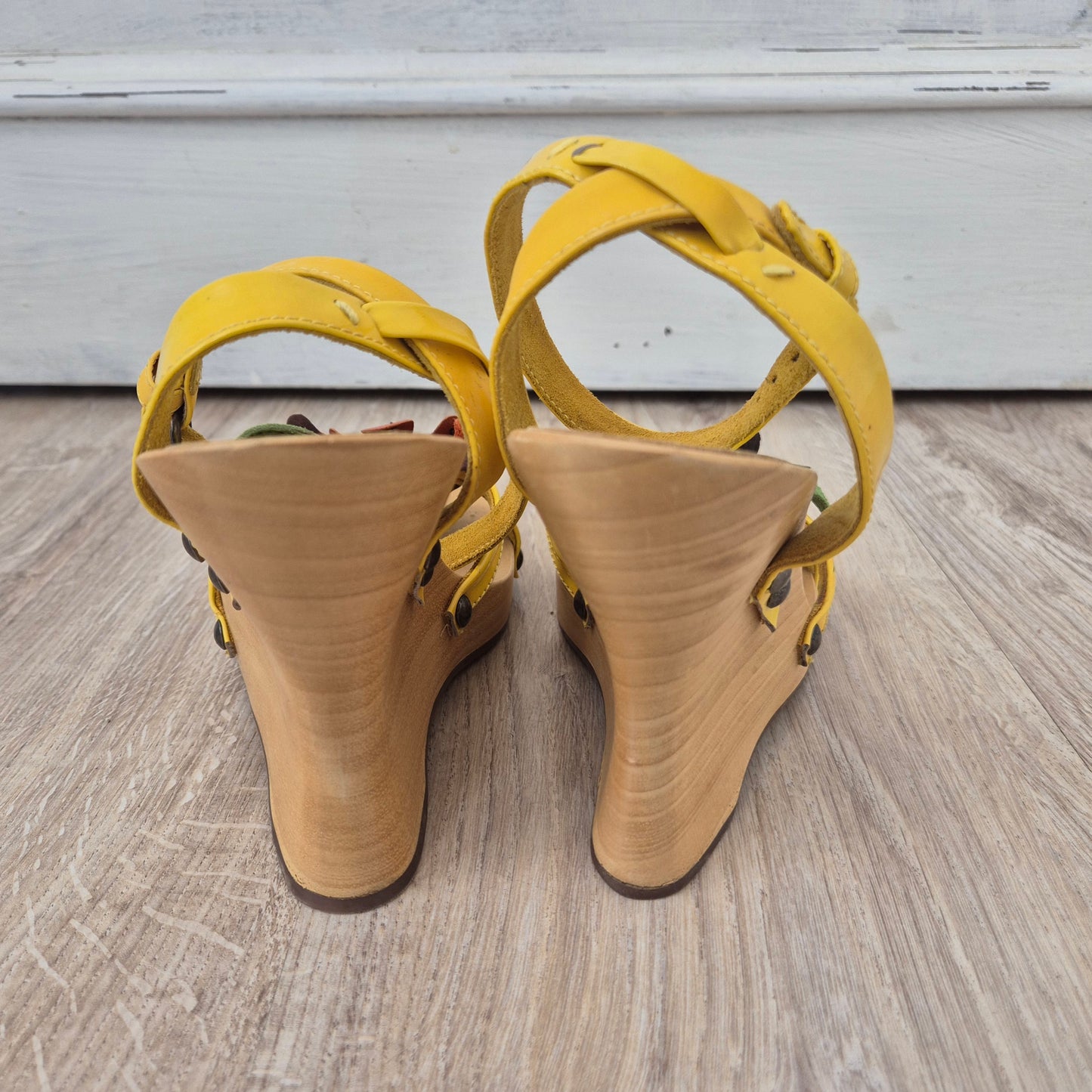 Miu Miu | Sandali fiore con zeppa in legno