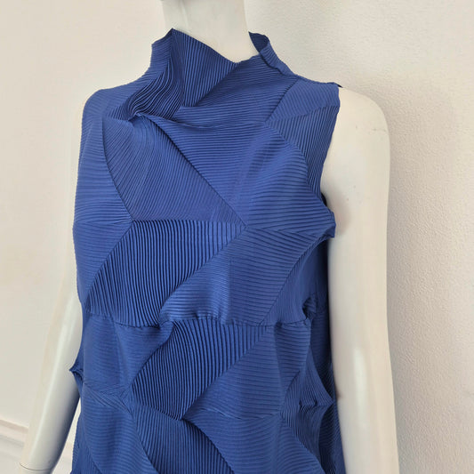 Abito blu plissettato stile Issey Miyake