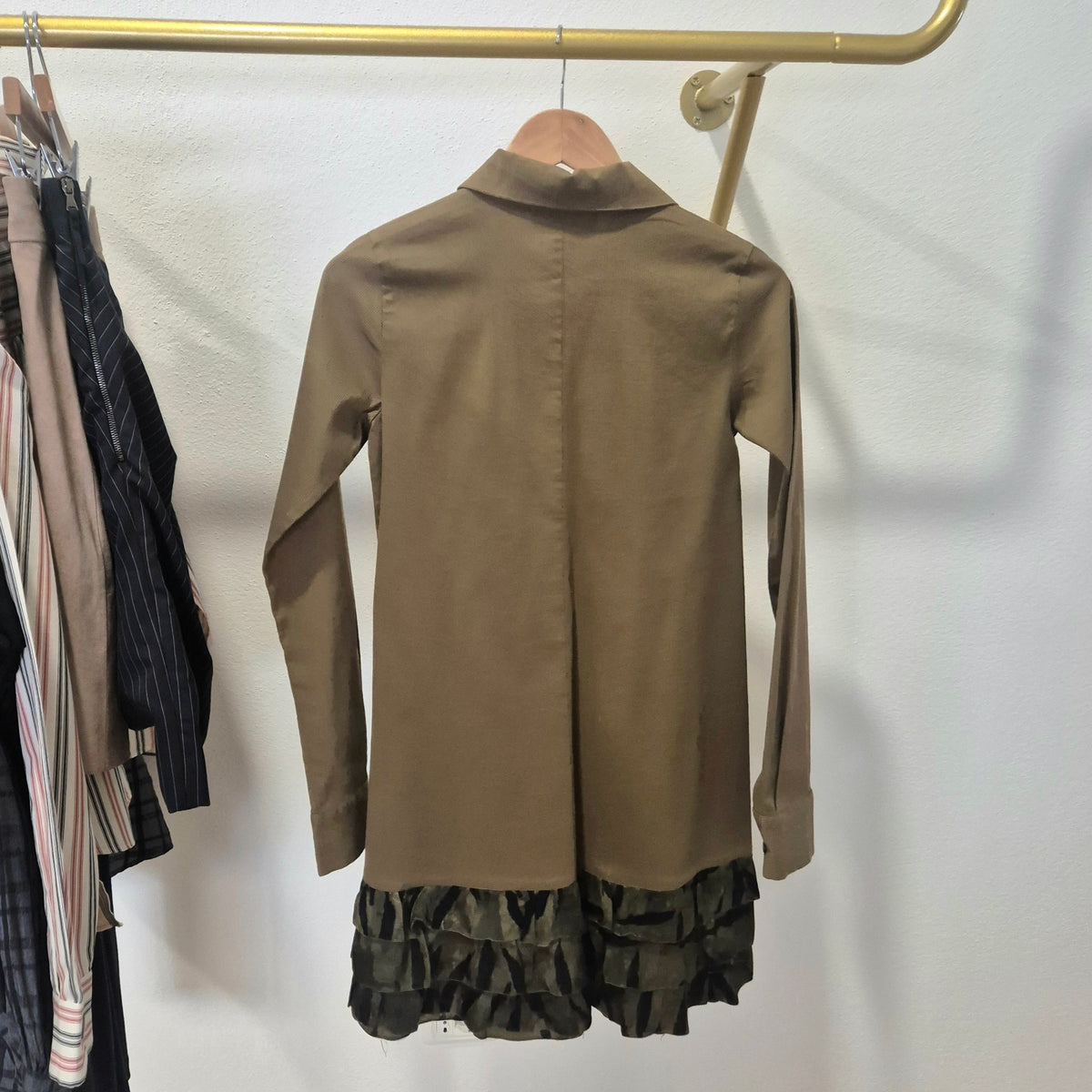 Romeo Gigli | Abito verde militare fondo camouflage
