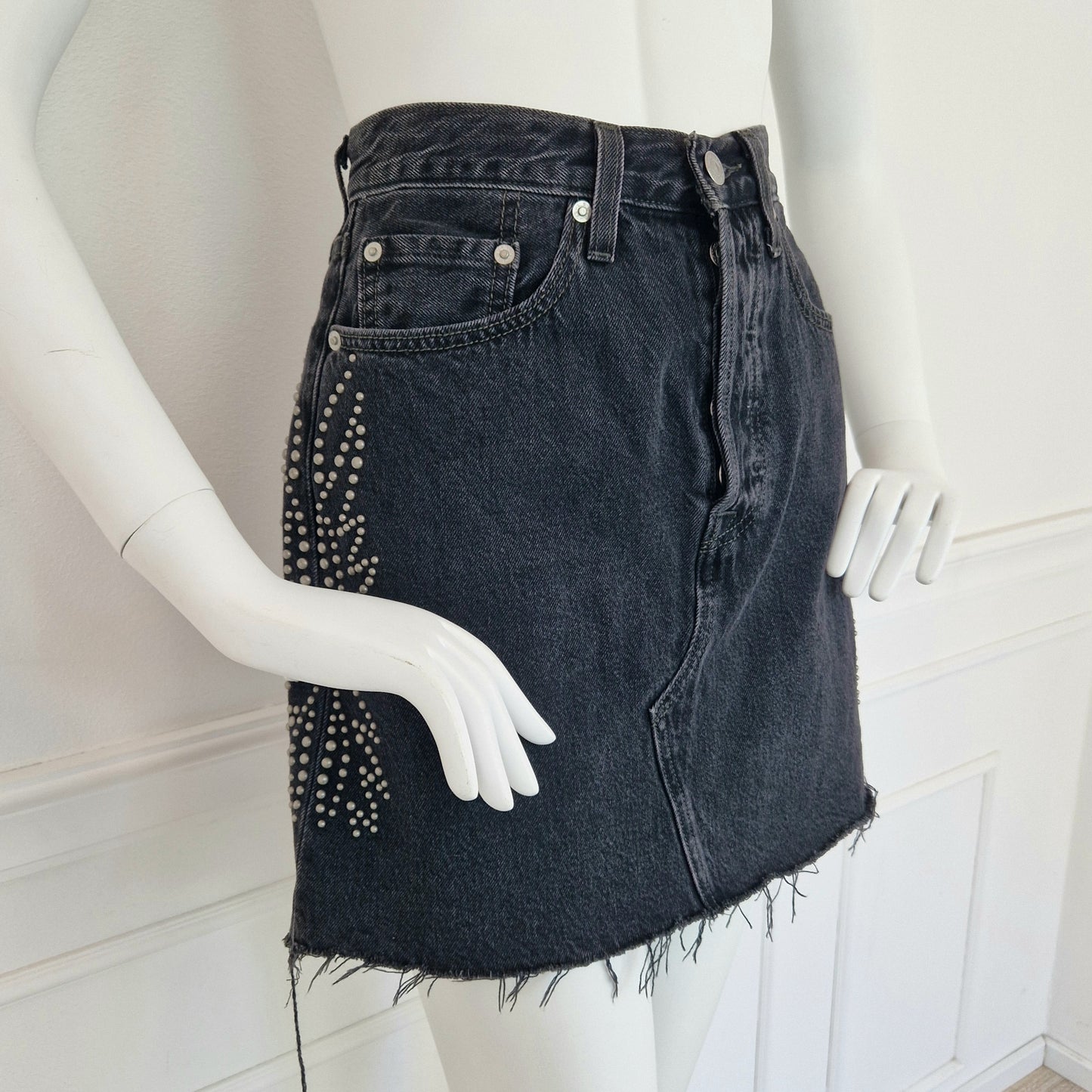 Gonna Levi's nera con borchie