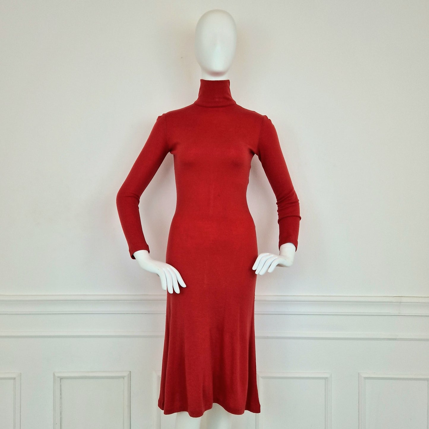Abito Sybilla rosso collo alto