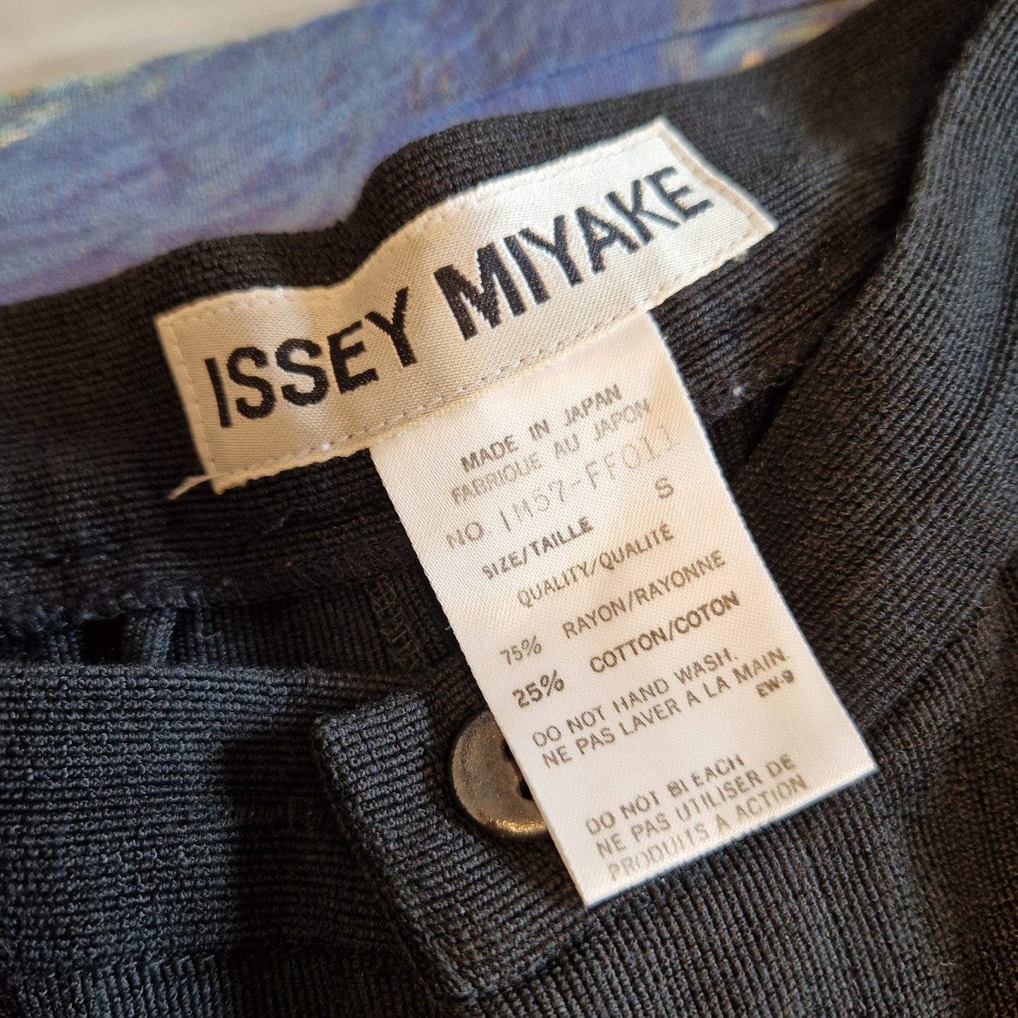 Pantaloni Issey Miyake con frange
