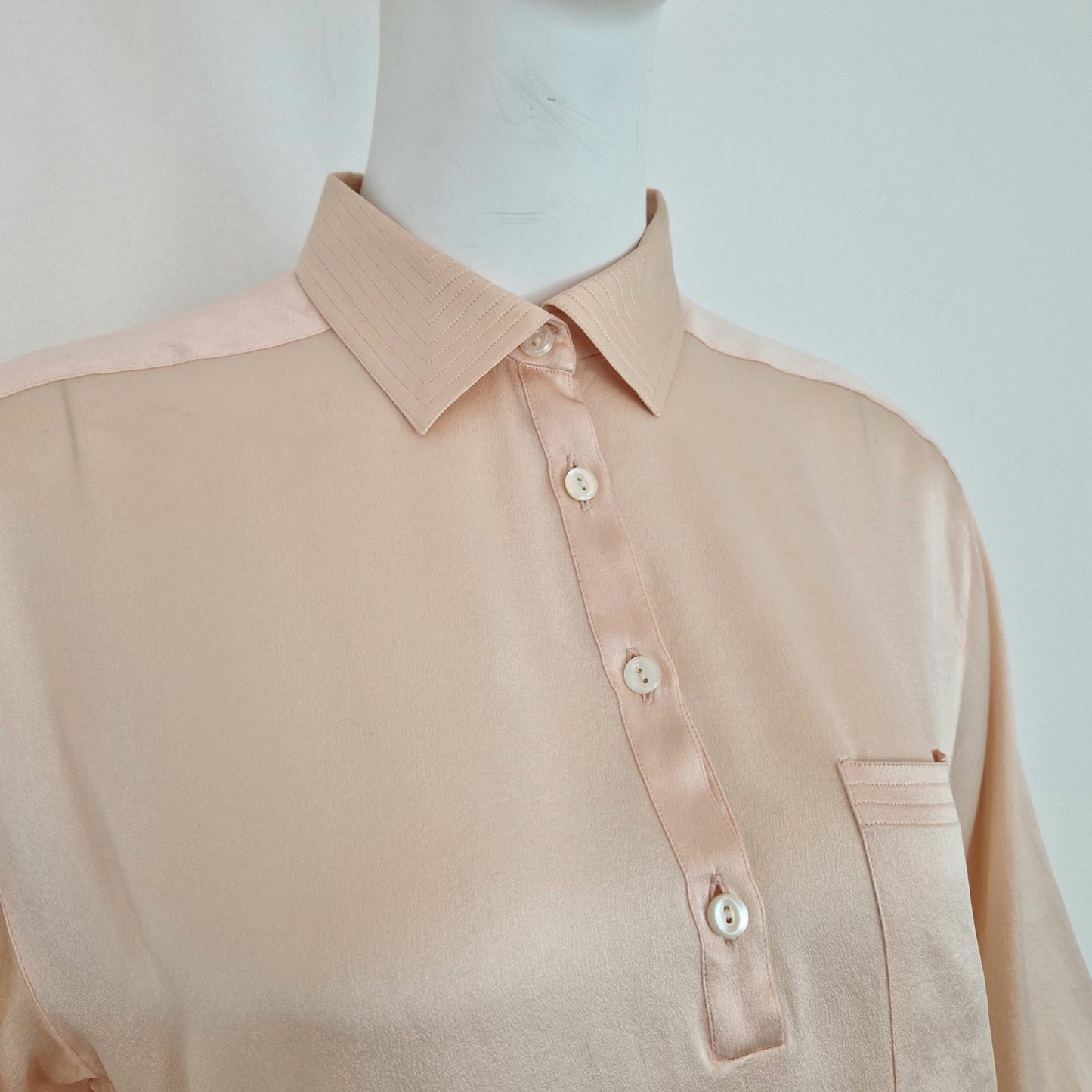 Camicia in seta rosa chiaro