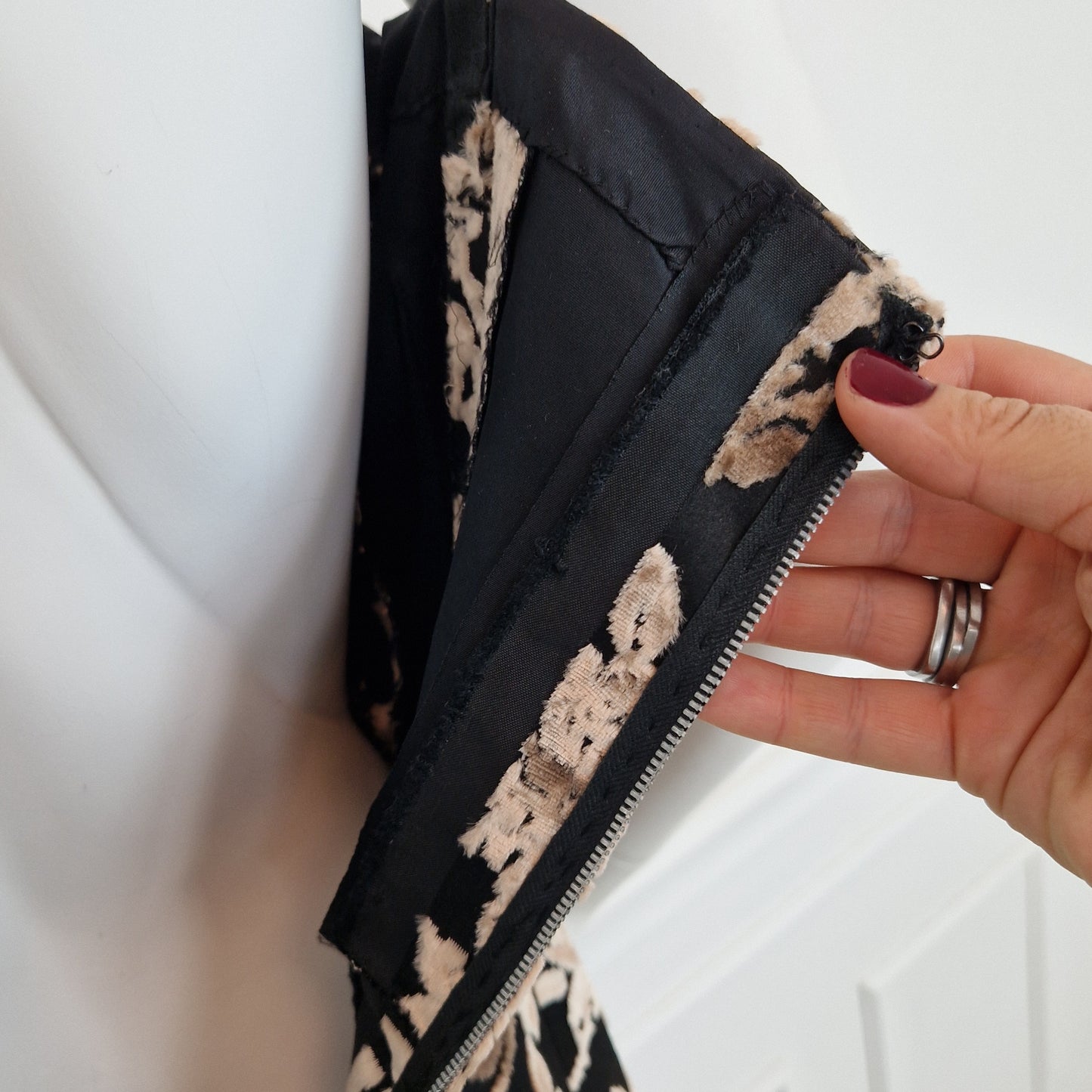 Abito lungo sartoriale damascato