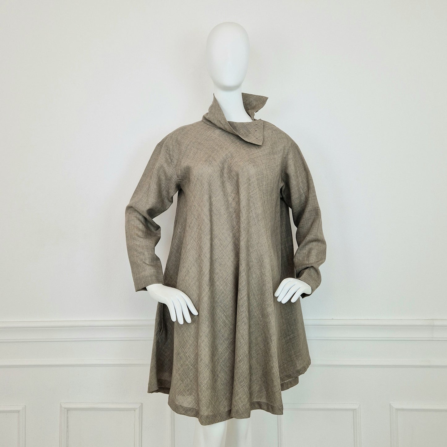 Abito Plantation di Issey Miyake grigio