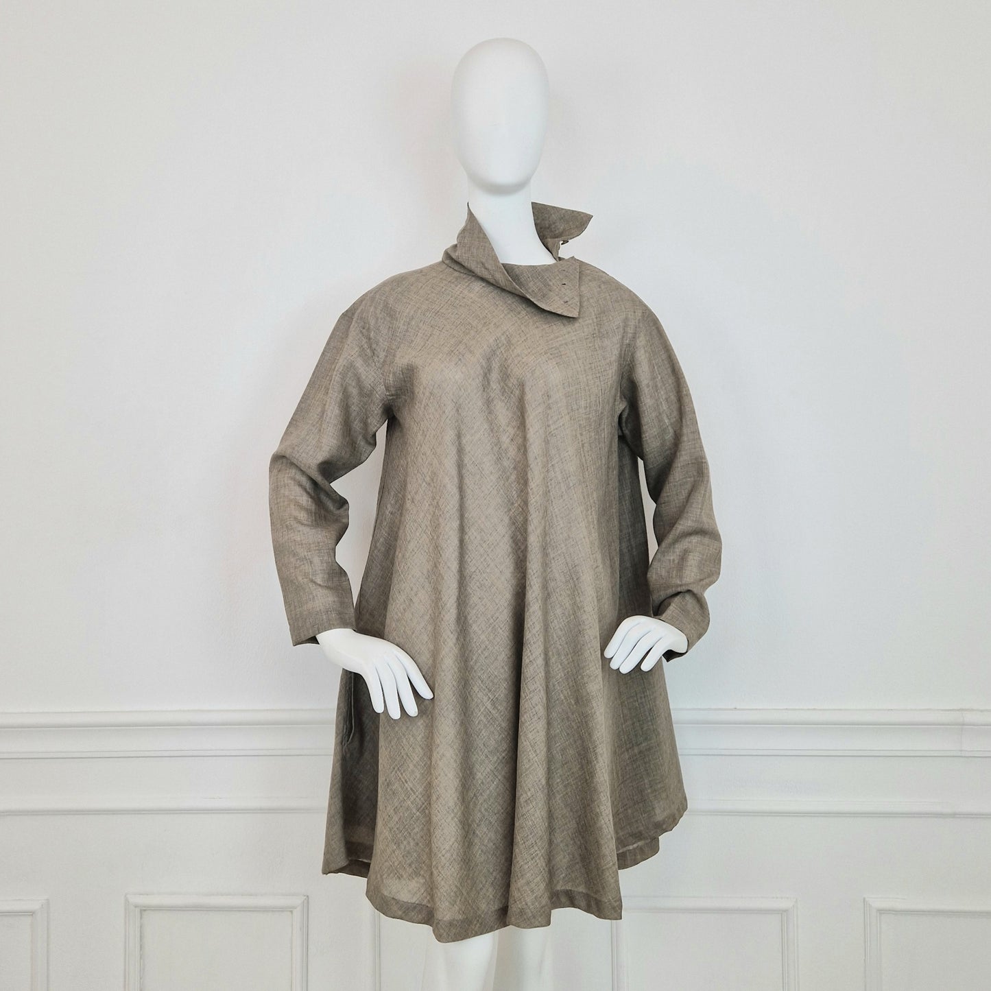 Abito Plantation di Issey Miyake grigio