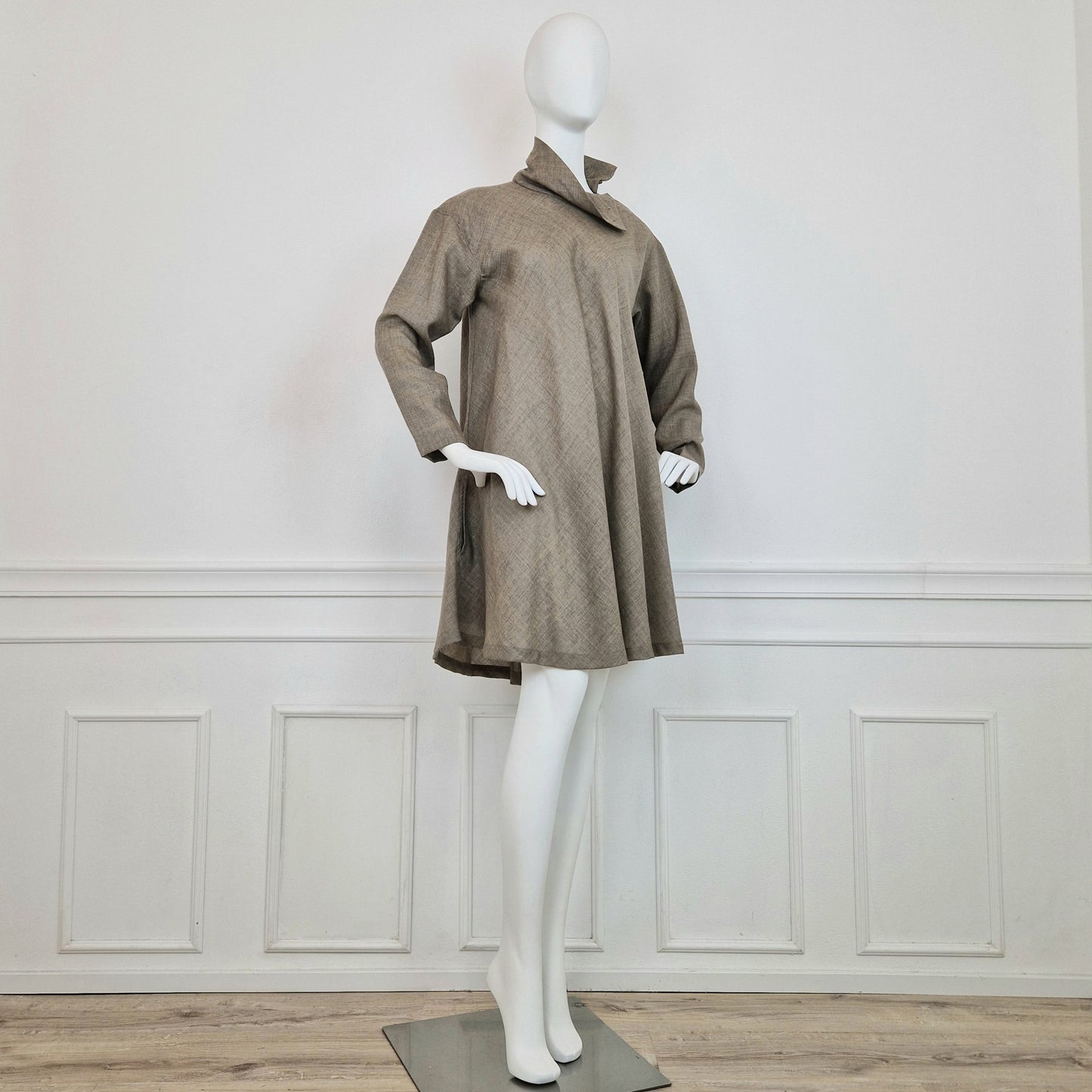 Abito Plantation di Issey Miyake grigio