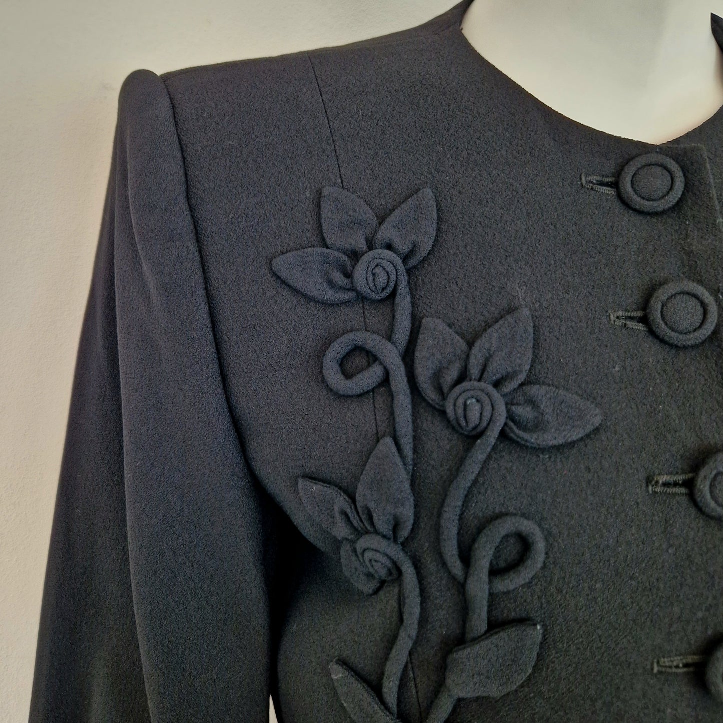 Norma Kamali | Giacca vintage con fiori applicati 1988