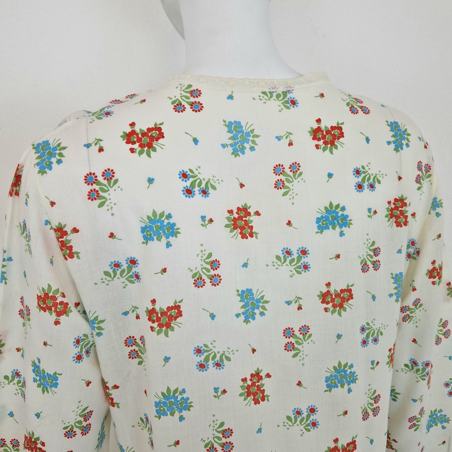 Camicia da notte bianca fiori azzurri e rossi