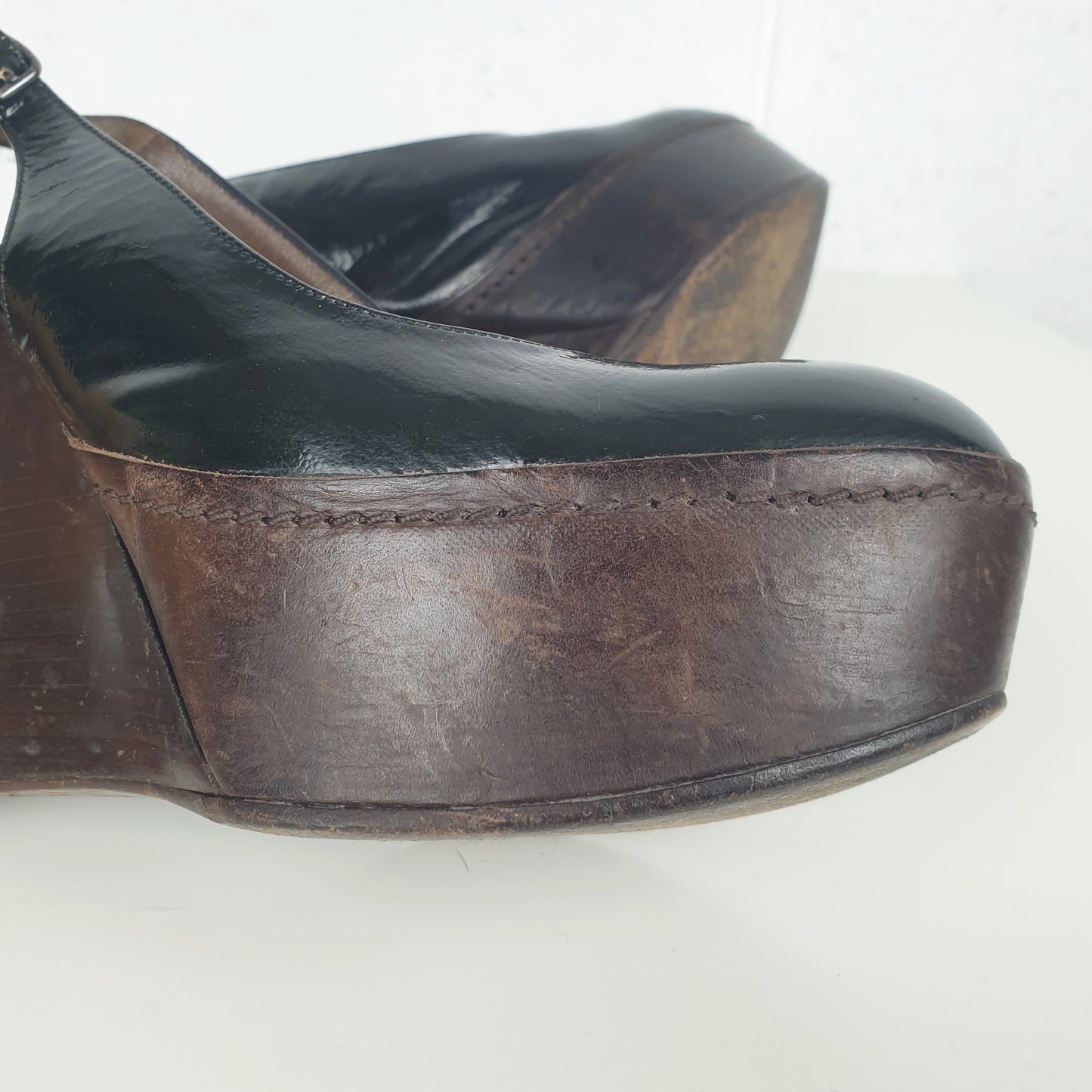 Scarpe Marni in vernice con zeppa in legno