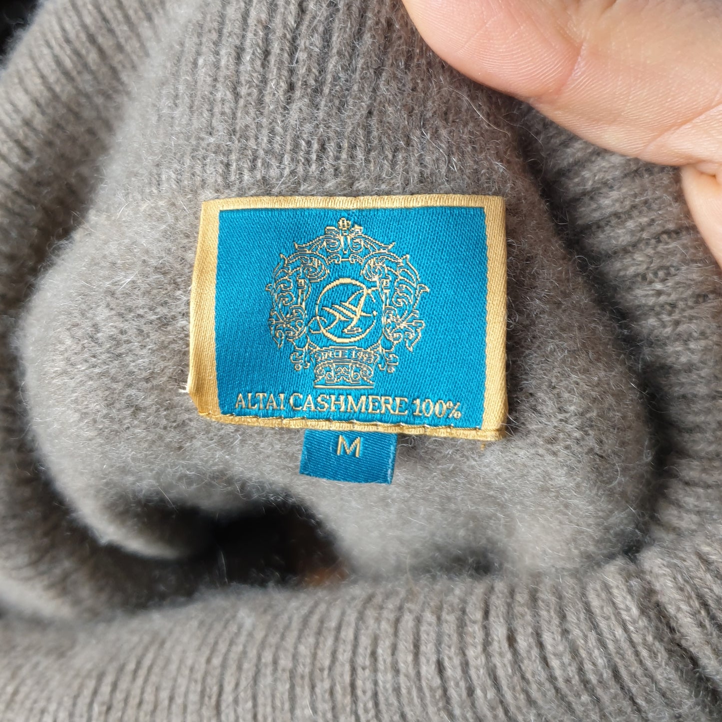 Maglione collo alto Altai cashmere