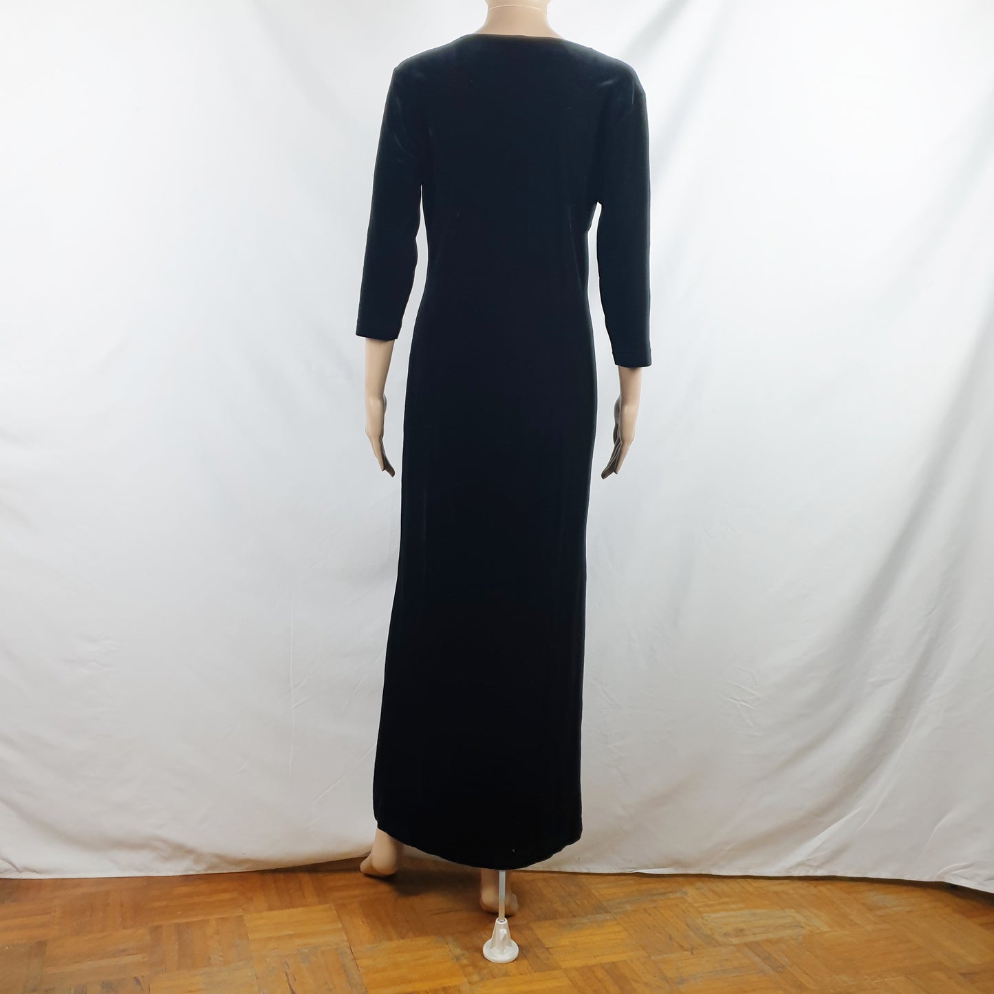 Abito lungo in velluto nero con spacco