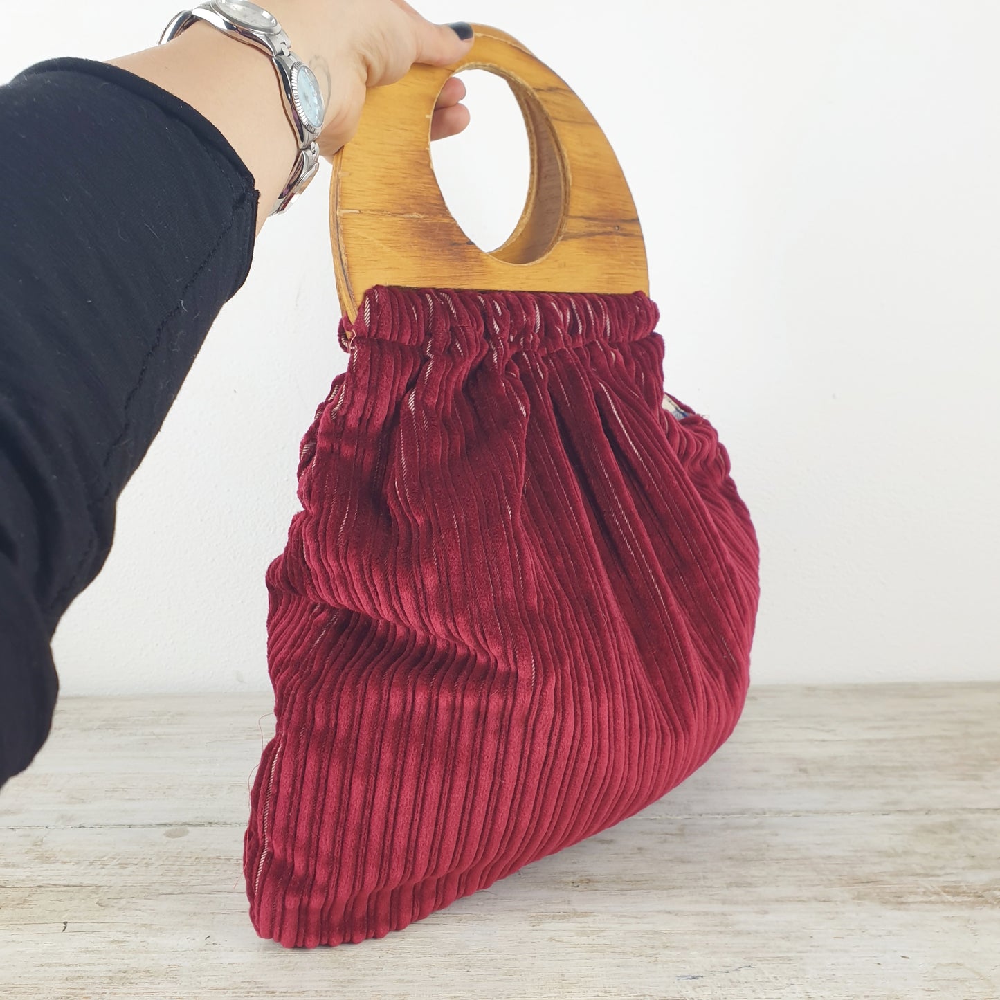 borsa vintage in velluto e legno