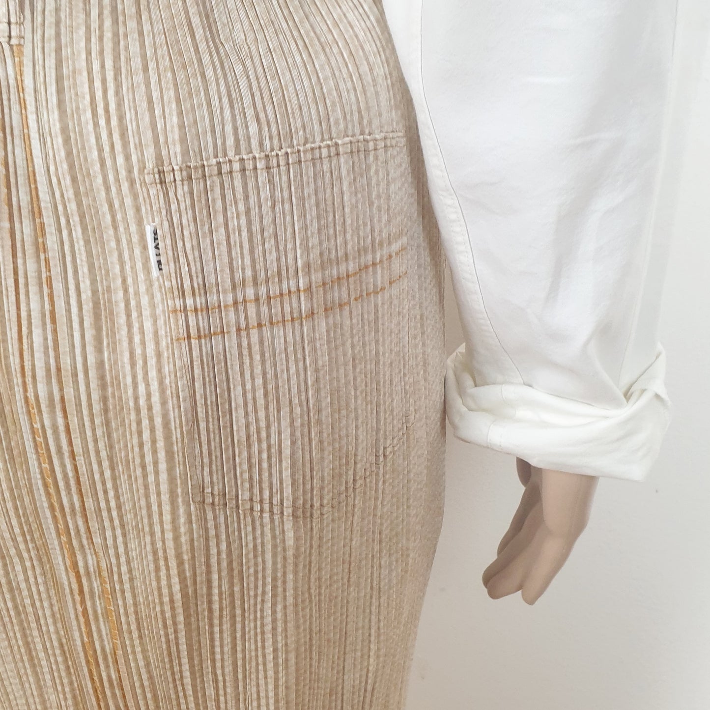 Gonna Issey Miyake Pleats please con tasche color sabbia