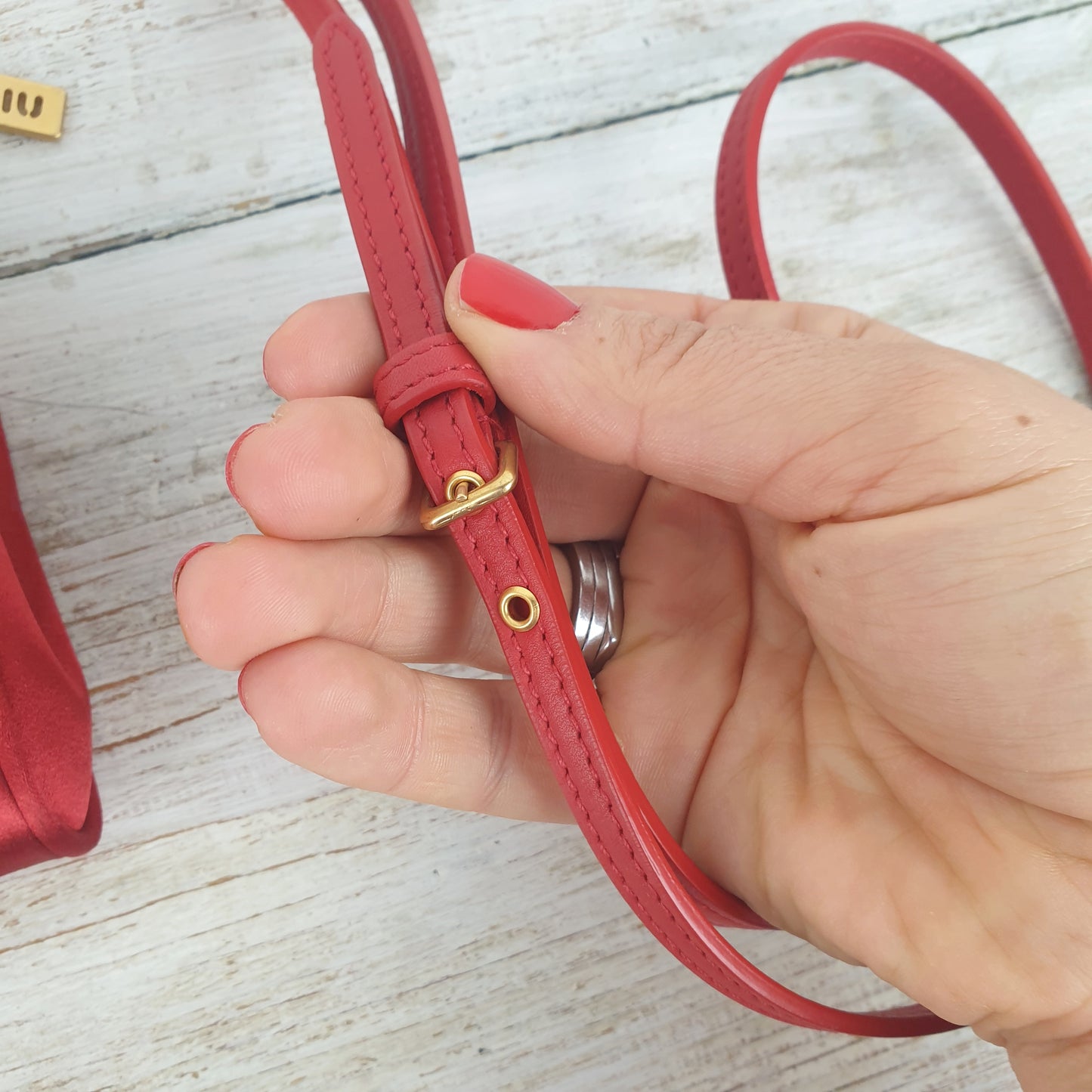 Micro bag Miu Miu rossa in raso e pelle