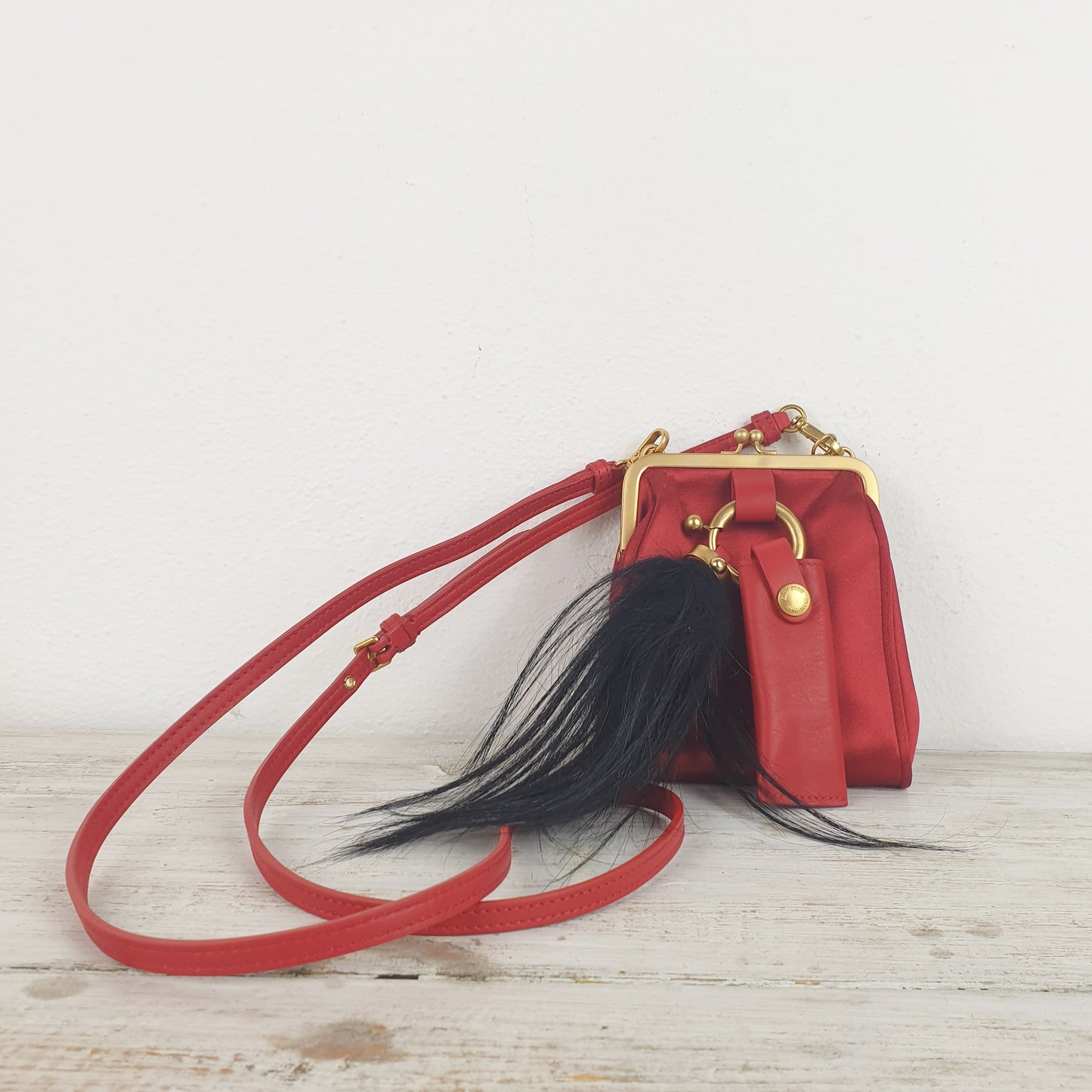 Micro bag Miu Miu rossa in raso e pelle